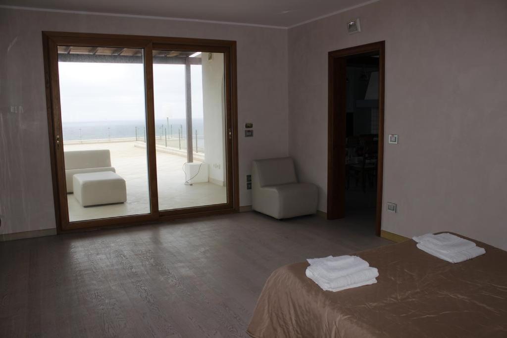 Apartment with Sea View - Photo 7