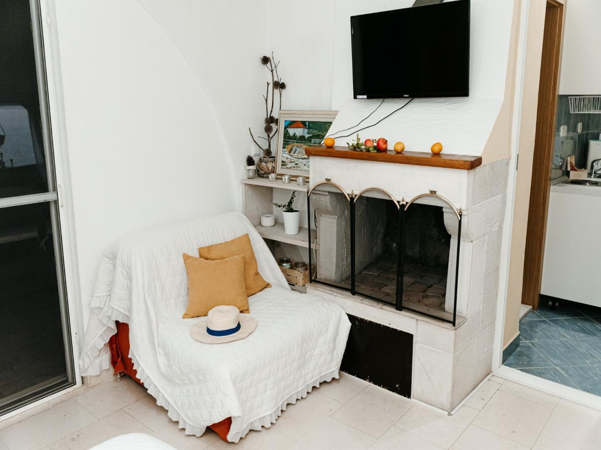 Studio Apartment with Terrace and Sea View