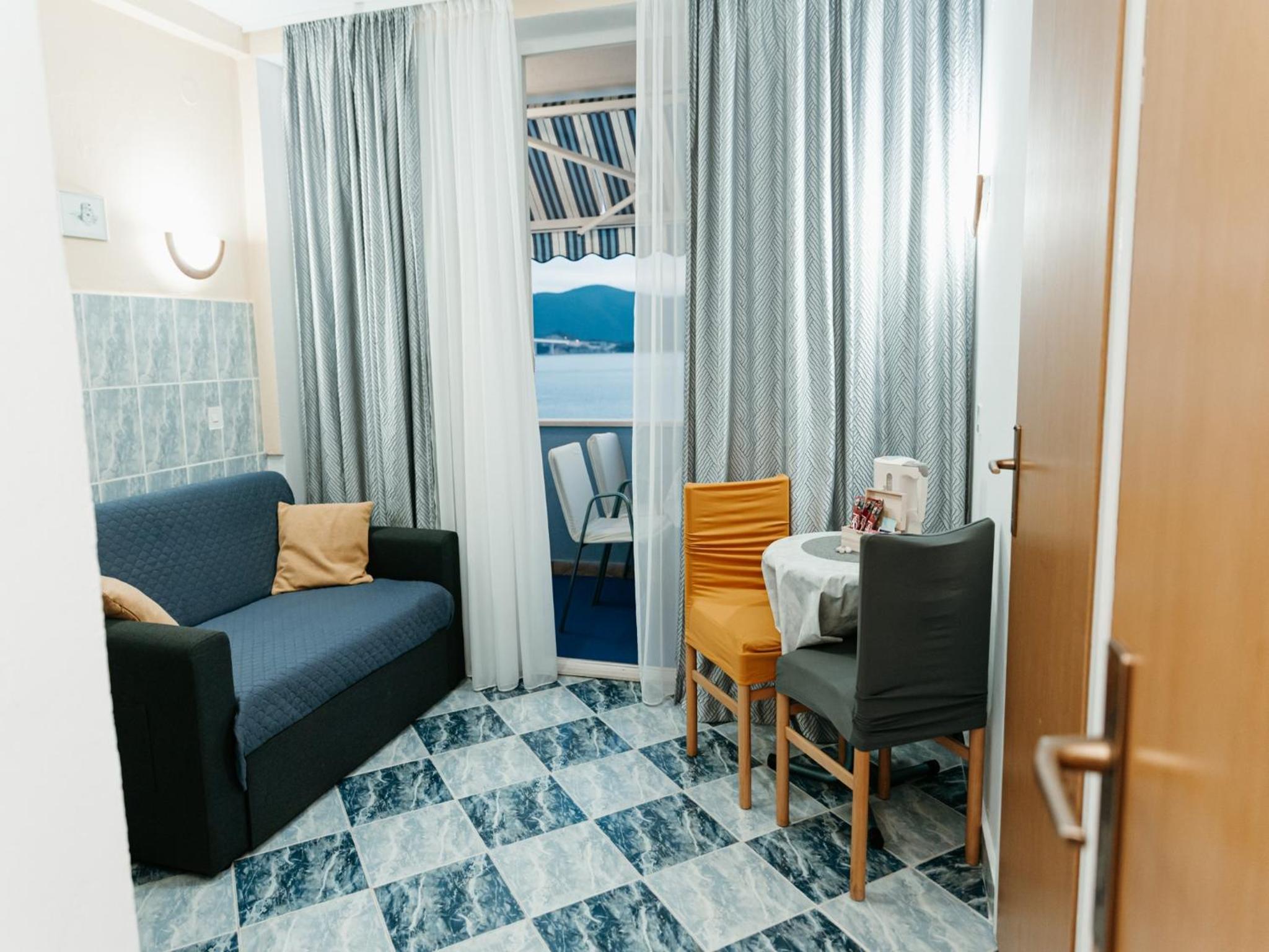 One Bedroom Apartment with Balcony and Sea View - Photo 1