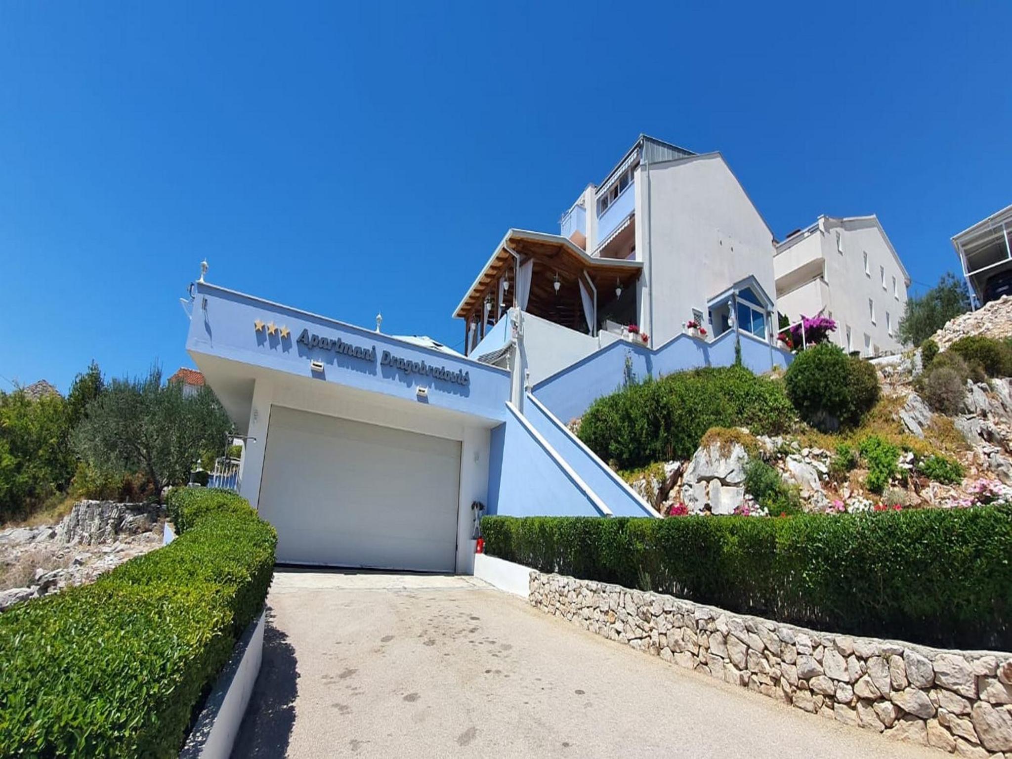 One Bedroom Apartment with Balcony and Sea View - Photo 43