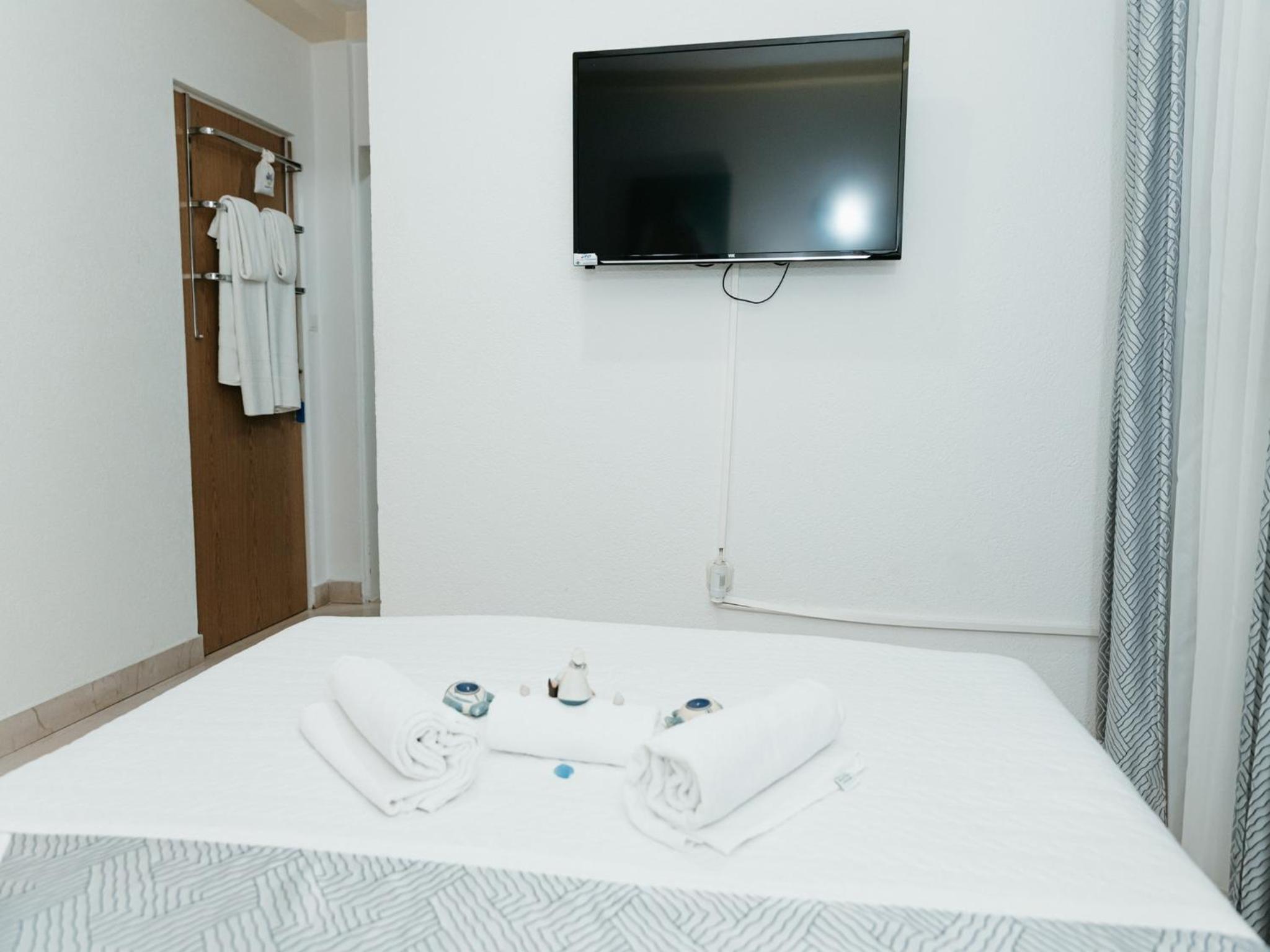One Bedroom Apartment with Terrace - Photo 3