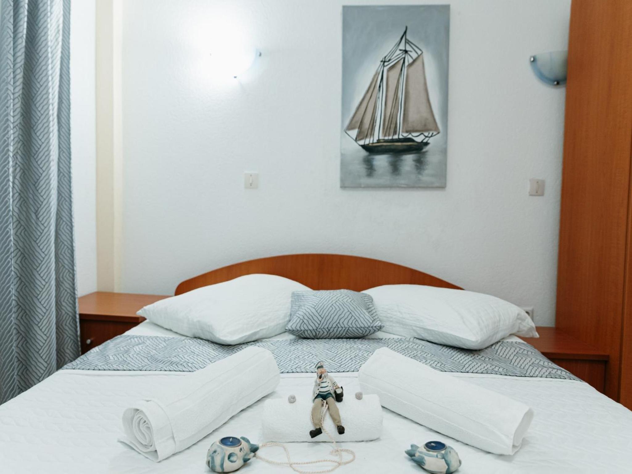 One Bedroom Apartment with Terrace - Photo 6