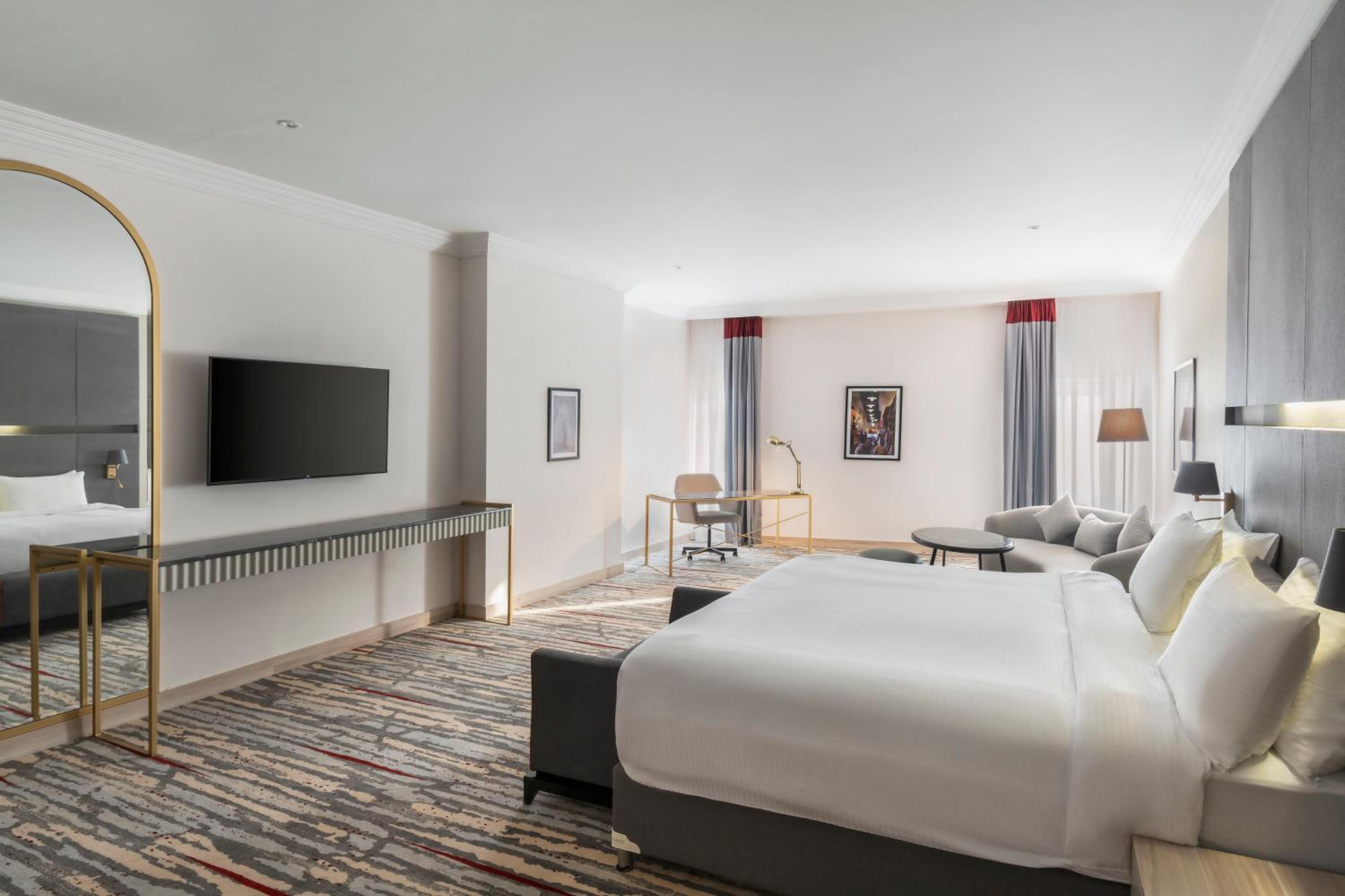 Classy King Room with City View - Non- Smoking - Photo 4