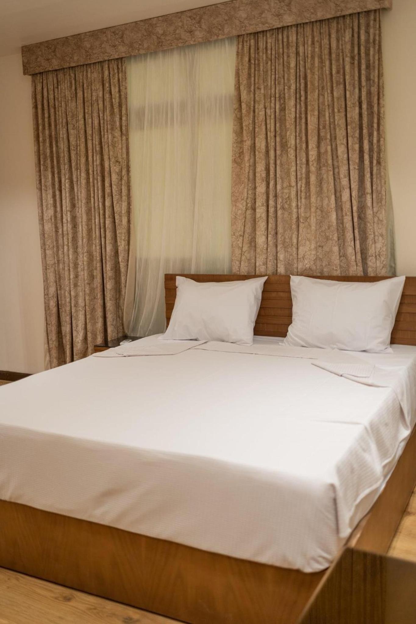 Large Double Room photo 1