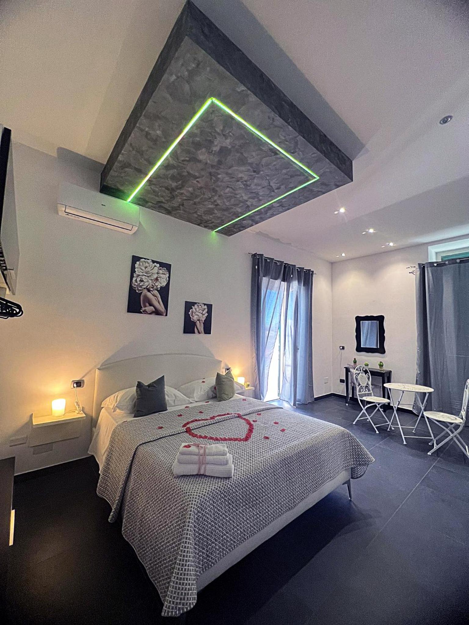 Suite with Spa Bath photo 1