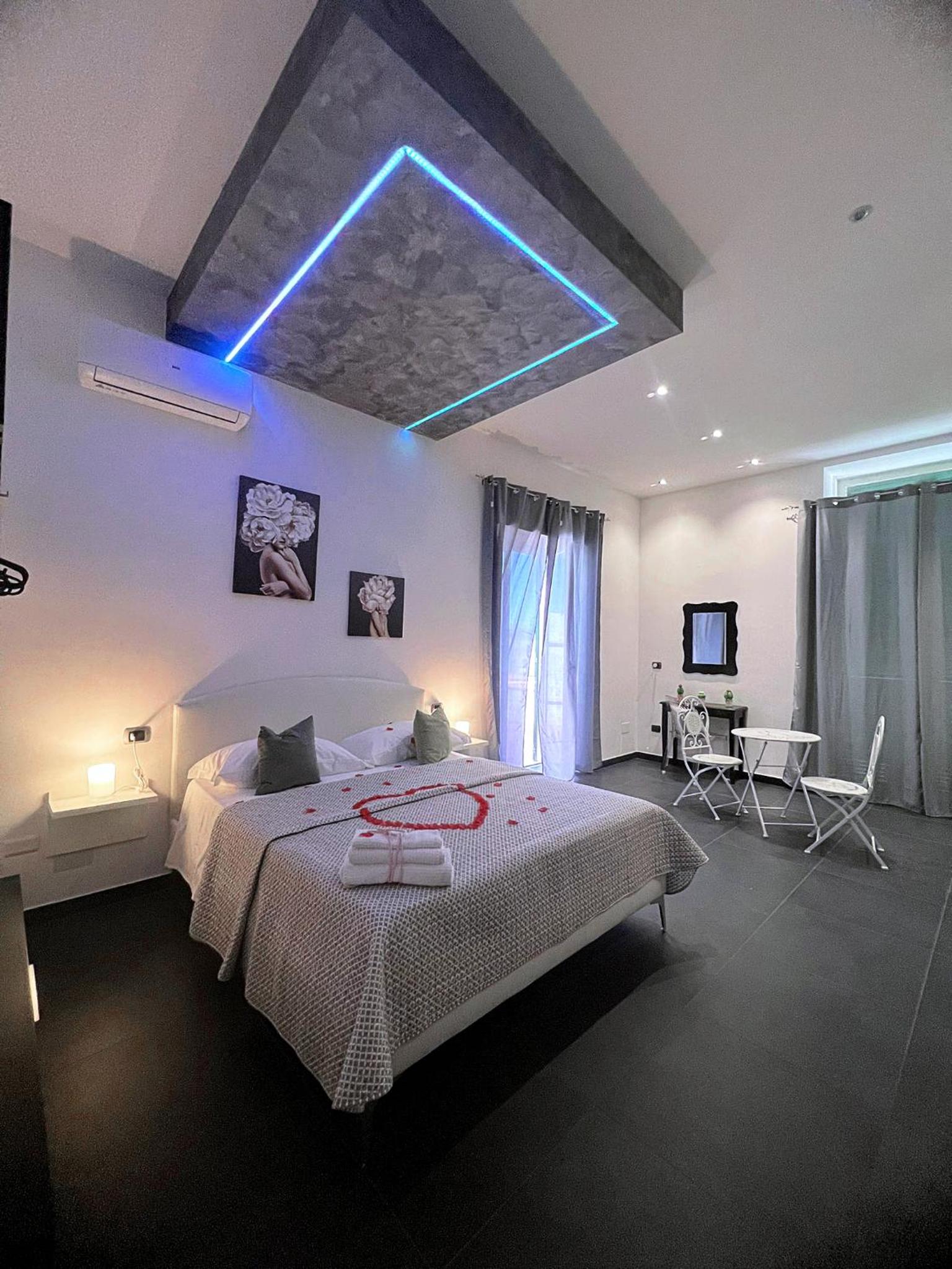 Suite with Spa Bath photo 3