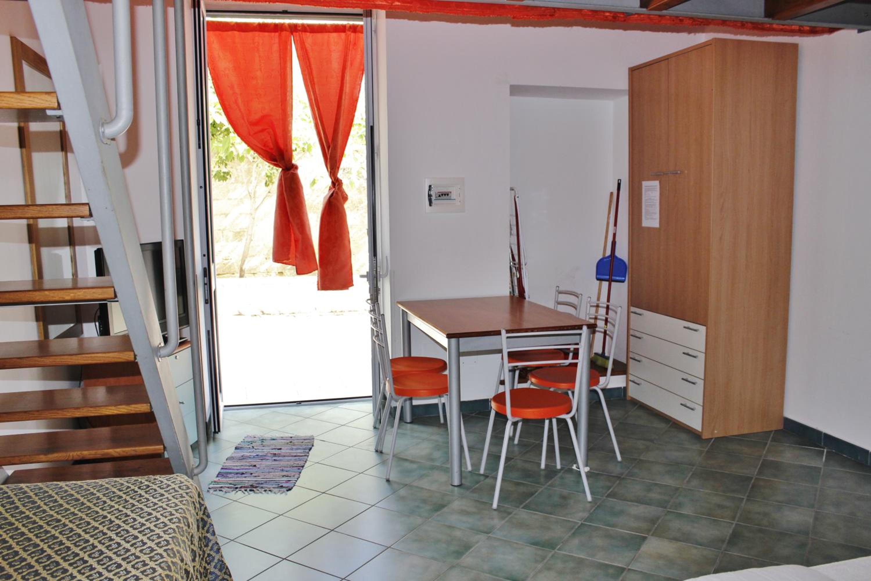 One-Bedroom House photo 1