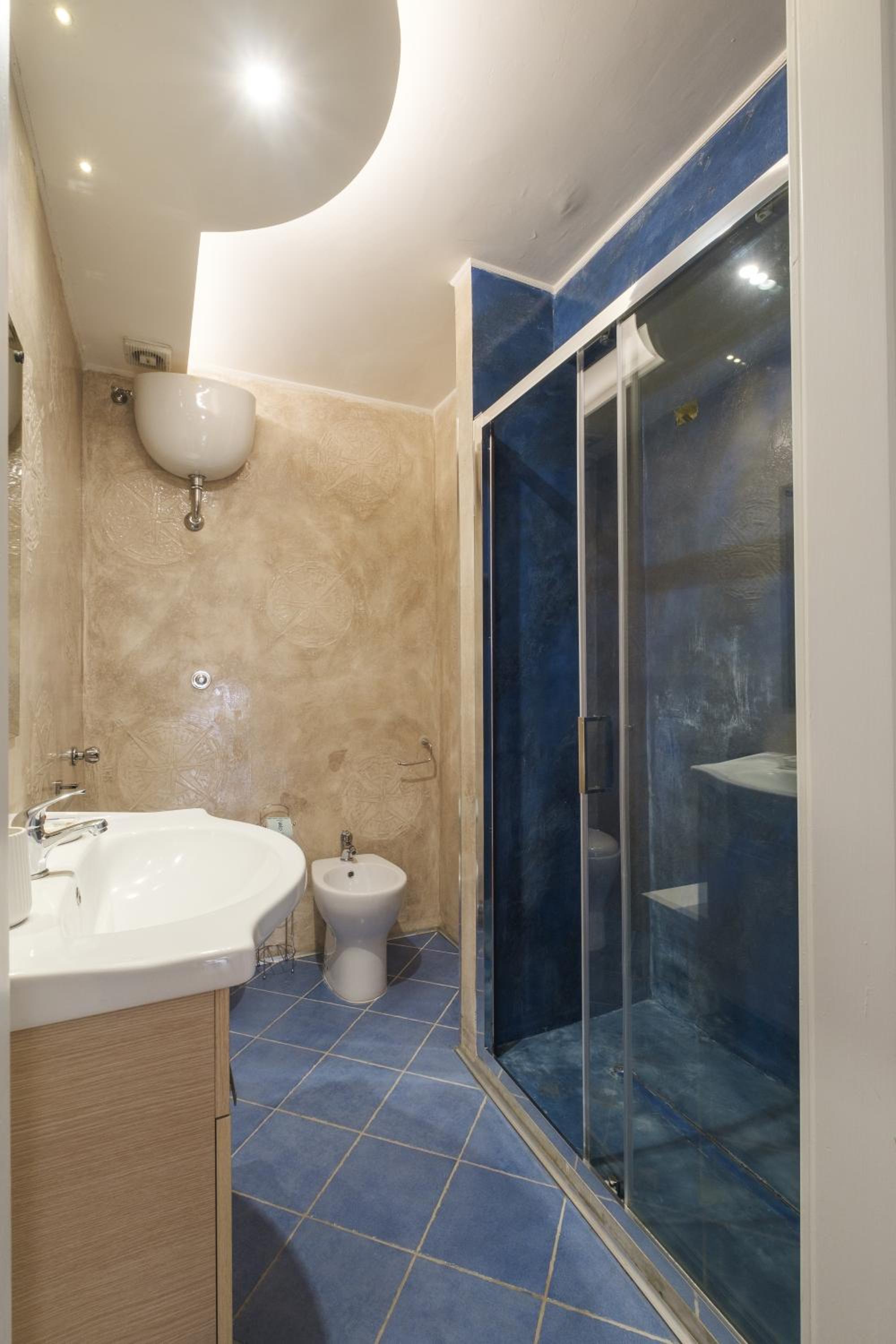 Family Room with Private Bathroom photo 3