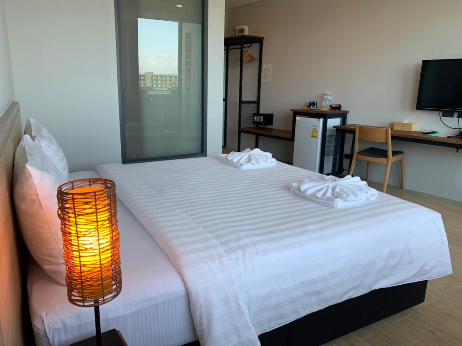 Deluxe Double Room with Balcony photo 2