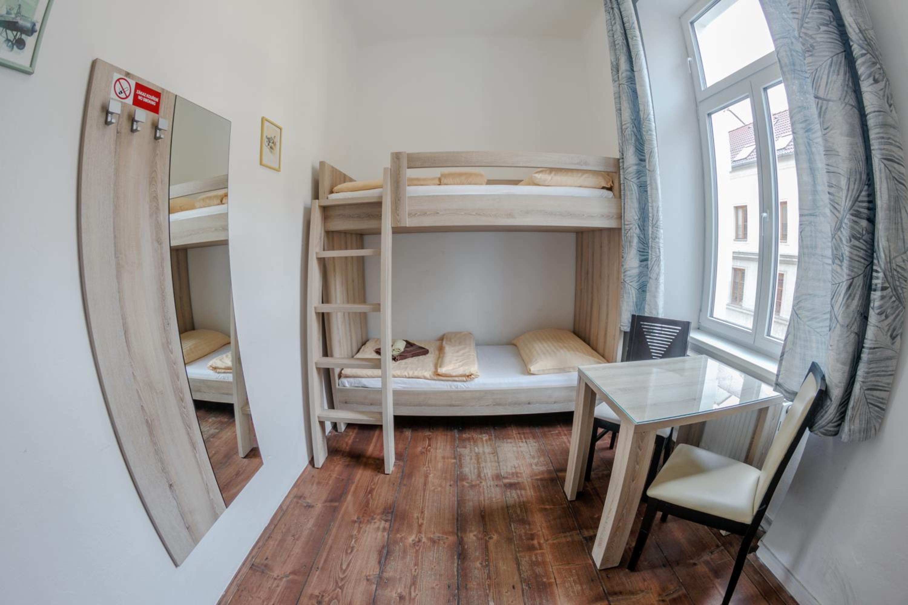 Basic Twin Room with Bunk Beds and Shared Bathroom photo 2