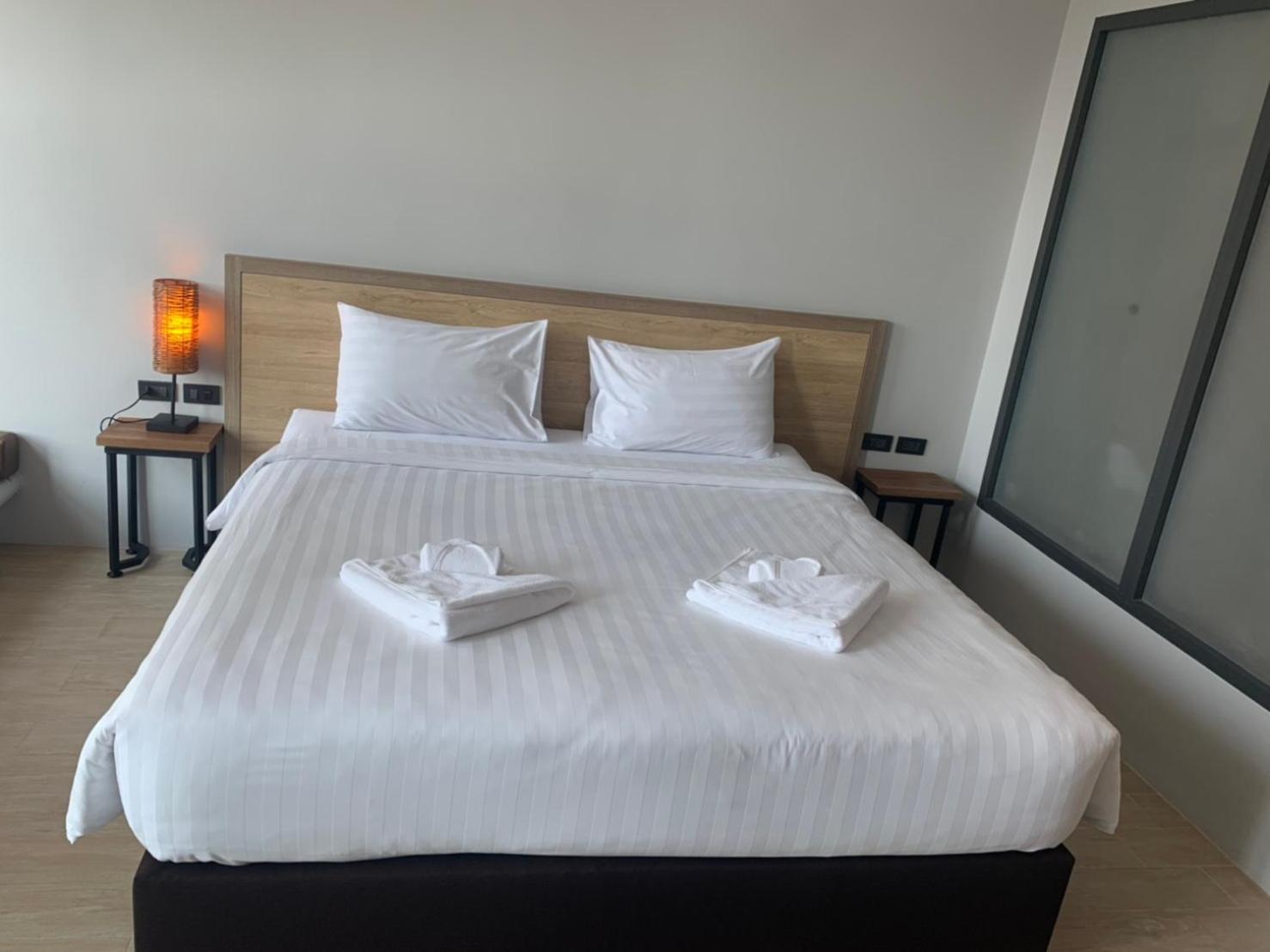 Double Room with Pool View - Photo 11