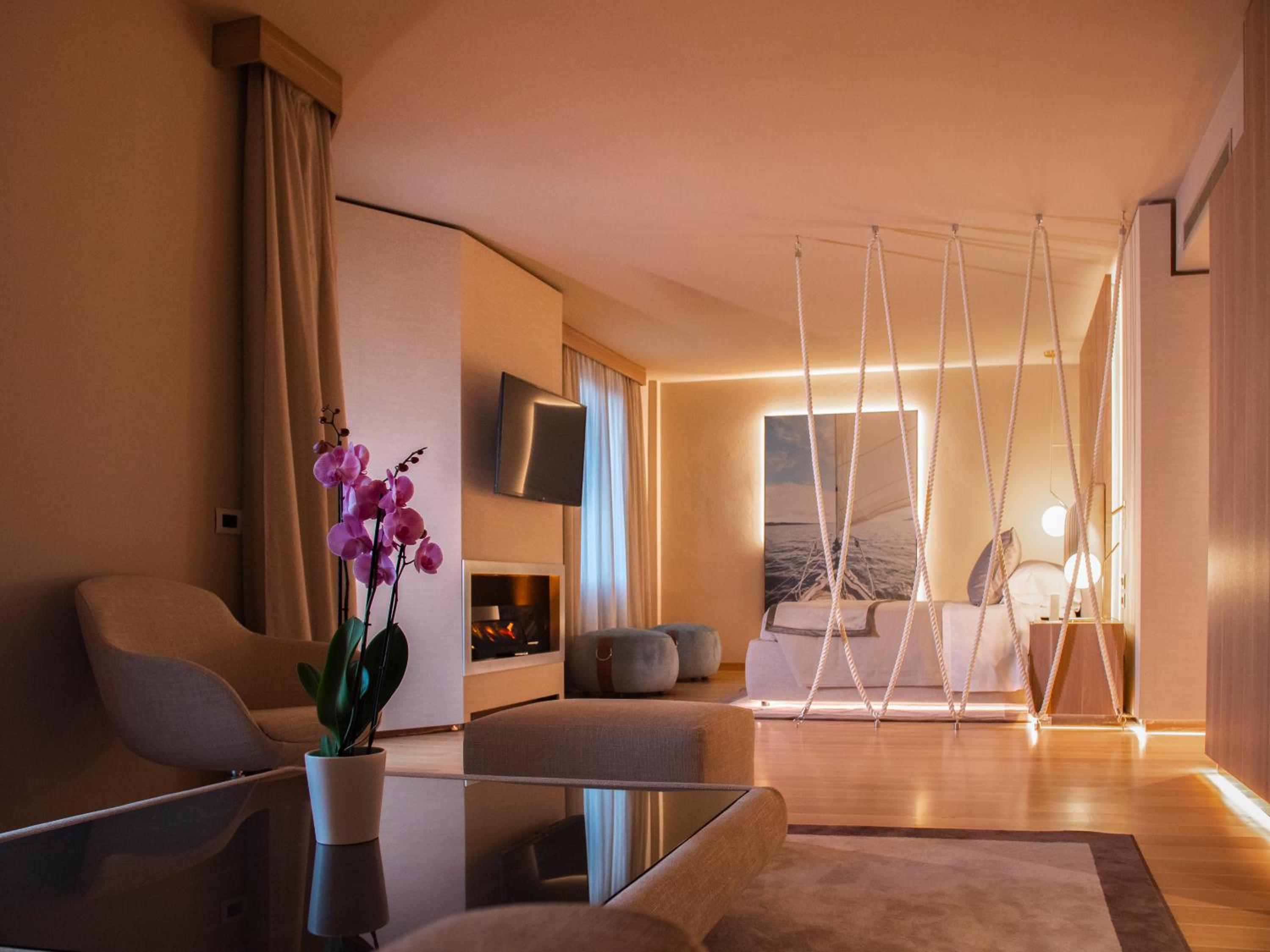 One-Bedroom Suite with Balcony and Sea View - Photo 1