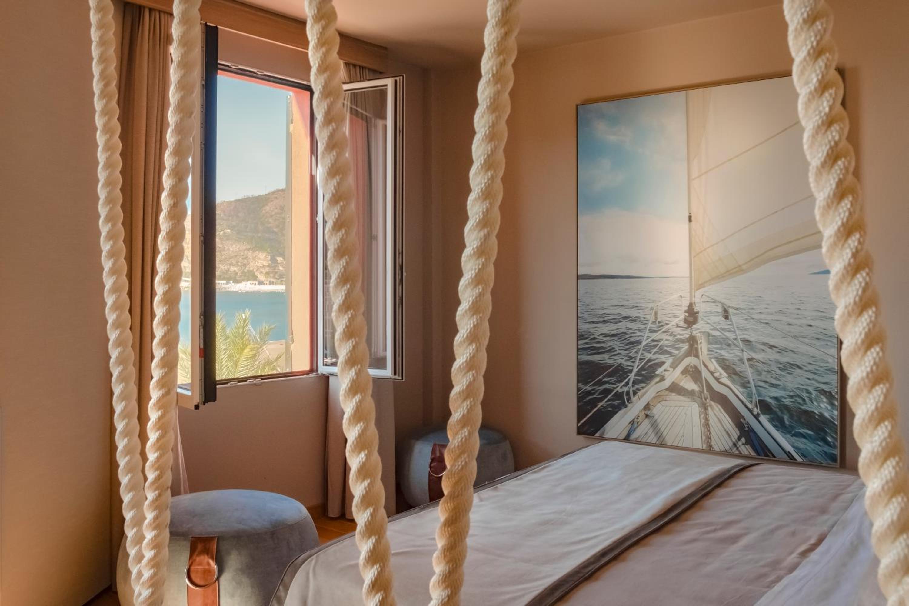 One-Bedroom Suite with Balcony and Sea View - Photo 3