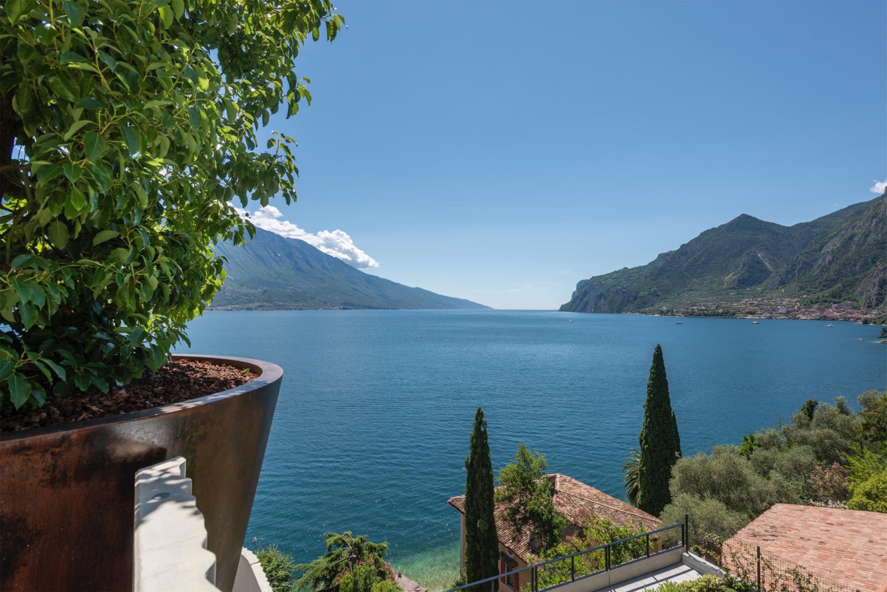 Deluxe Junior Suite with Lake View - Photo 5
