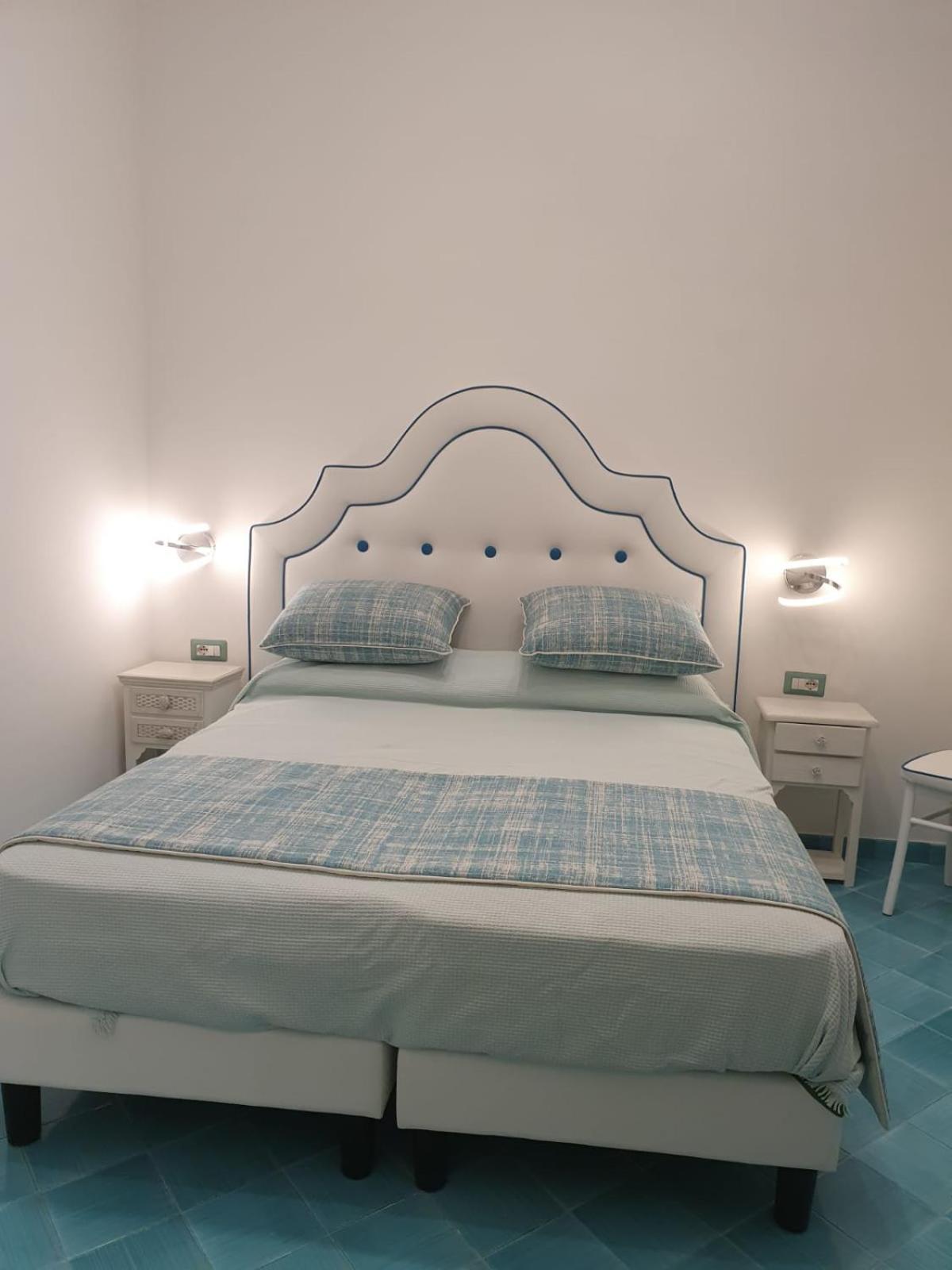 Double or Twin Room with View - Photo 13