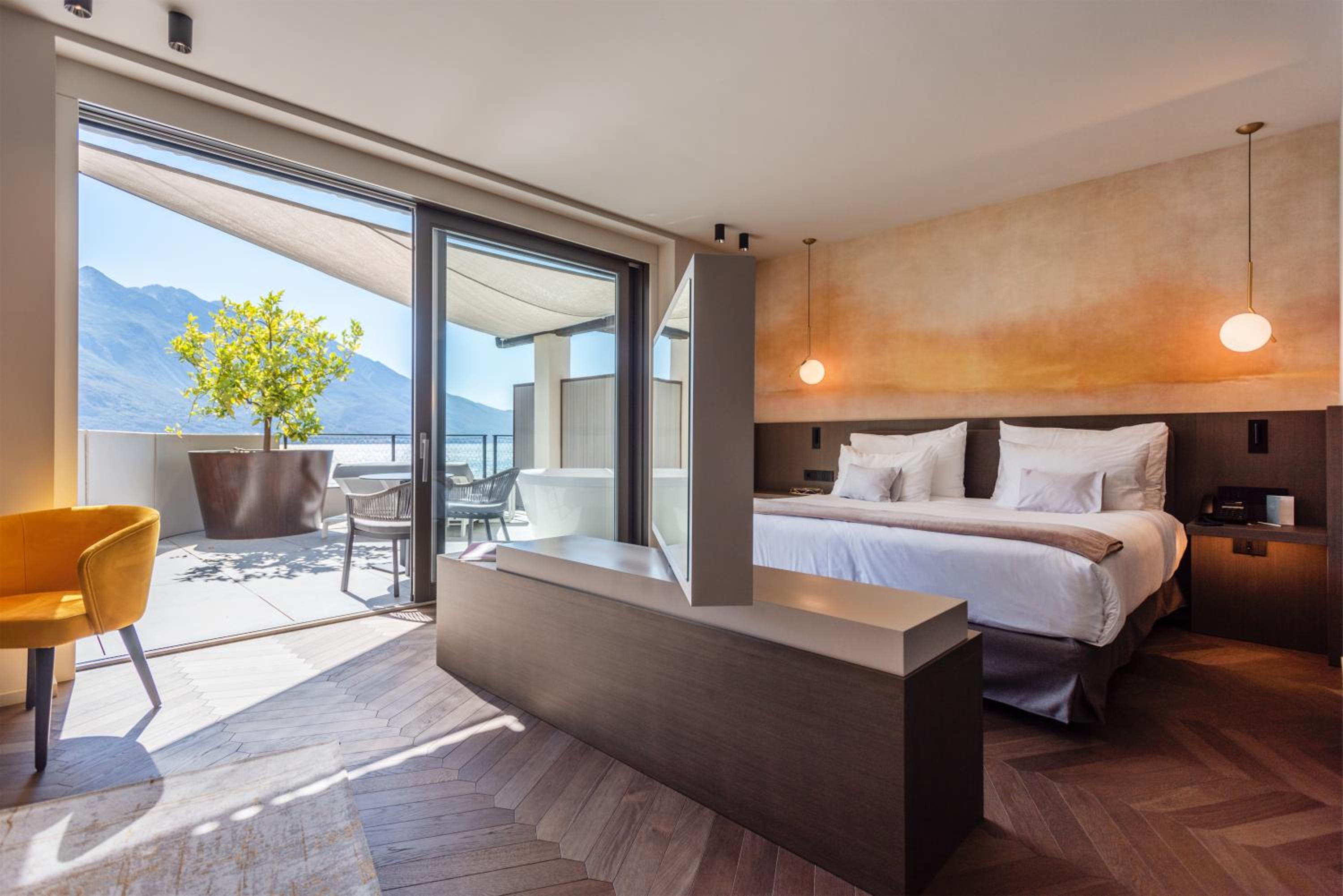 Suite with Lake View - Photo 4