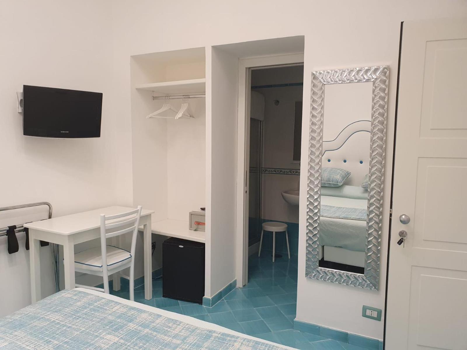 Double or Twin Room with View - Photo 12