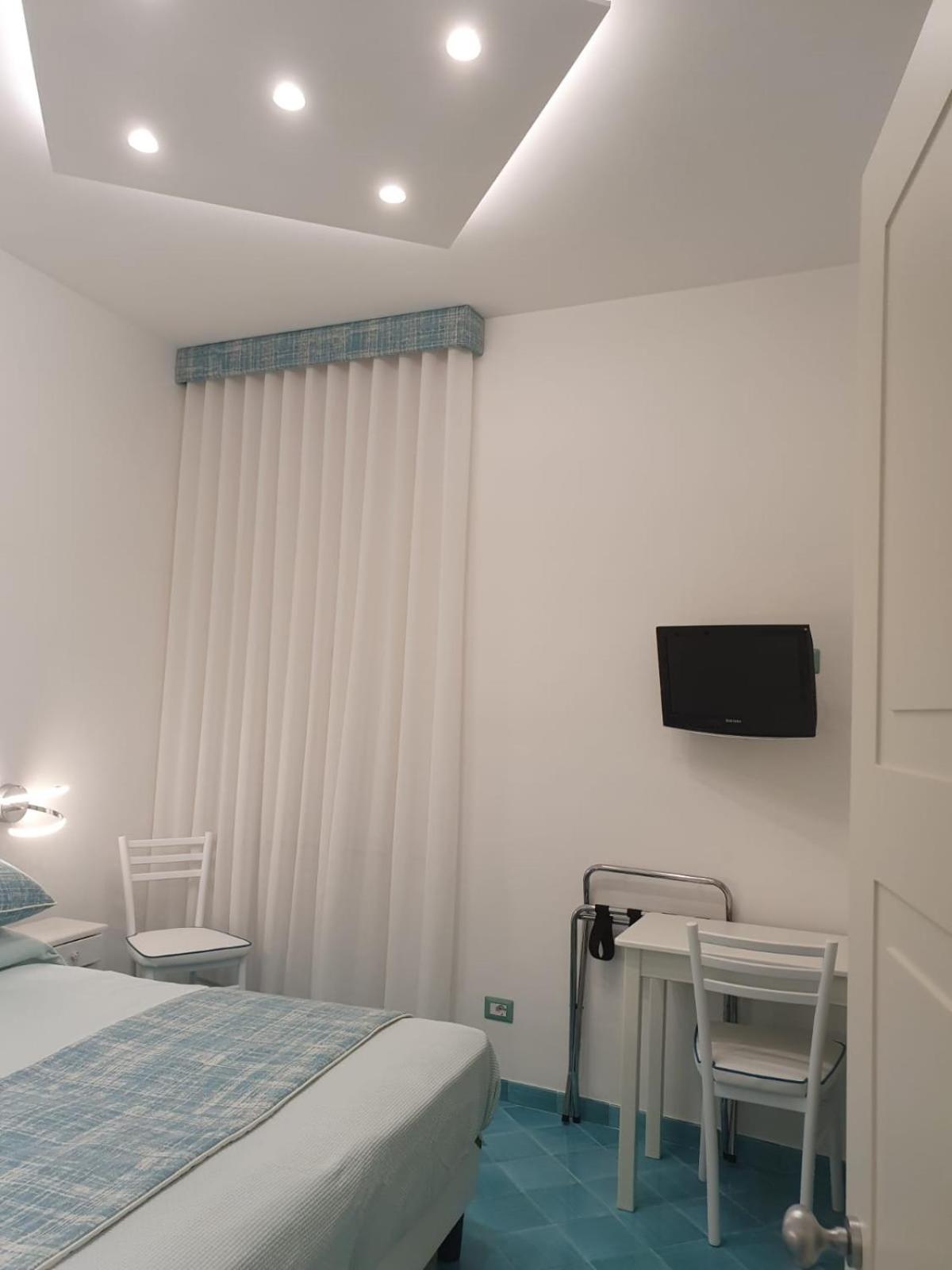 Double or Twin Room with View - Photo 14