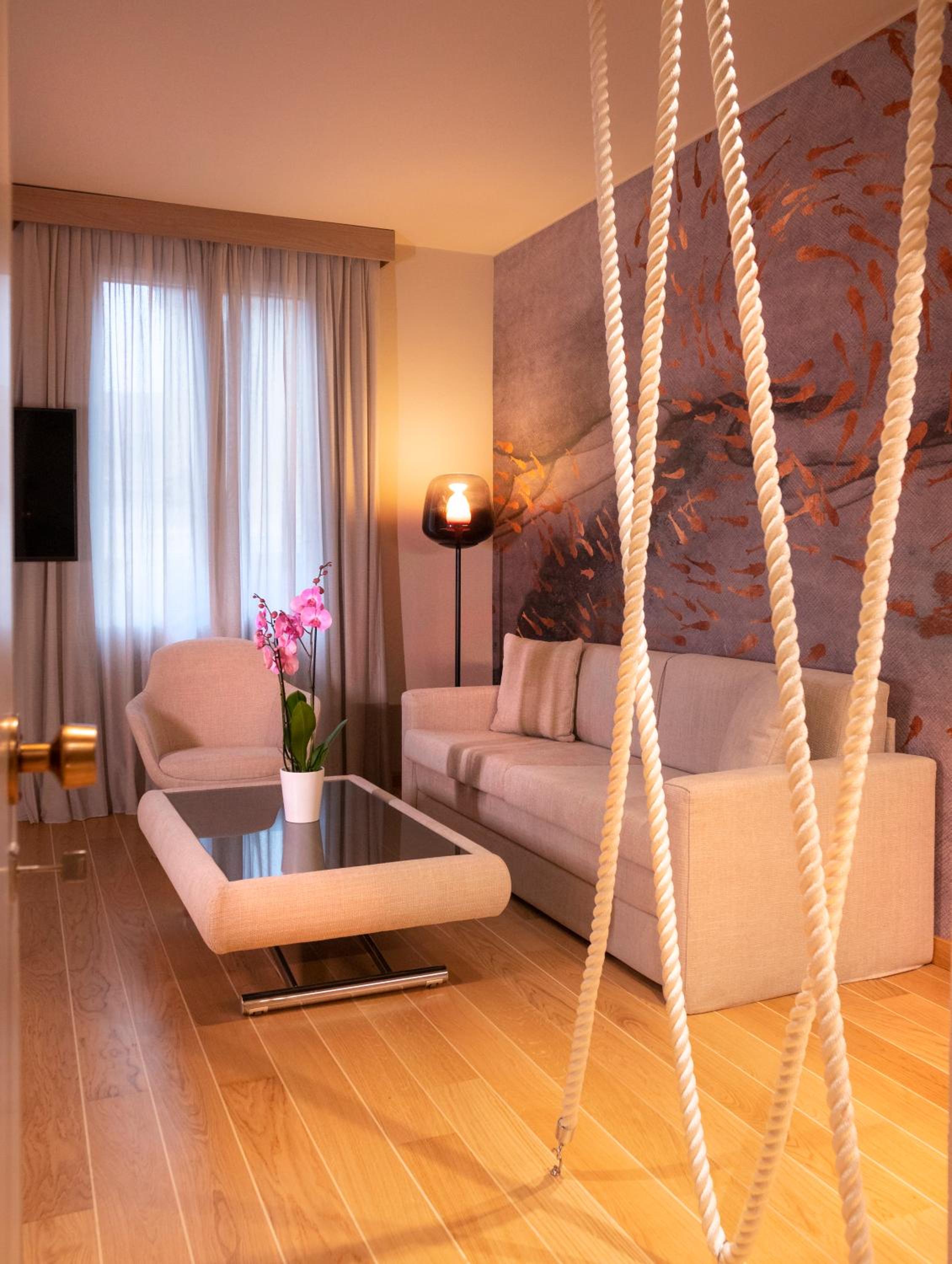 Deluxe Room - Photo 2