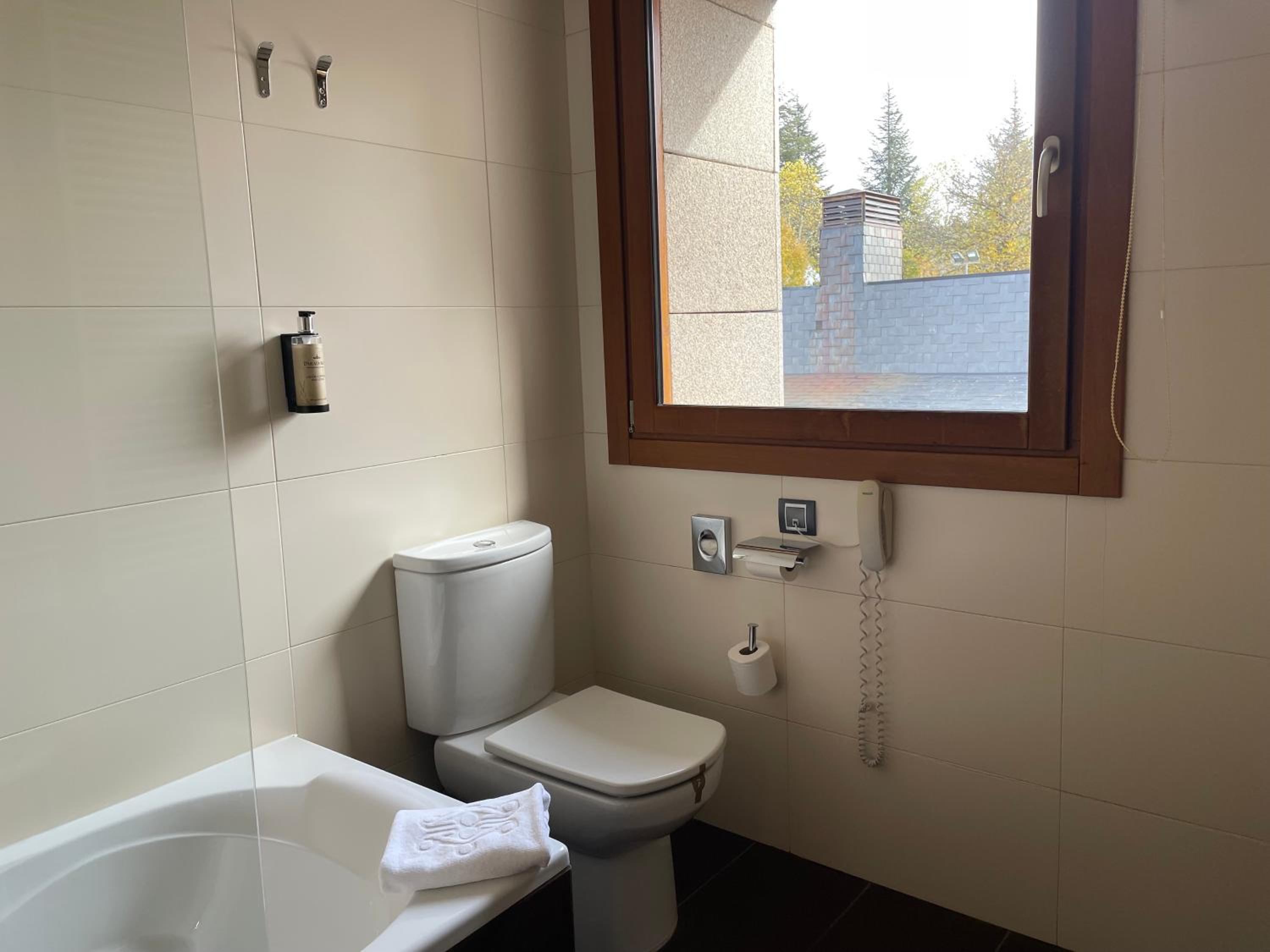 Standard Double Room - Photo 19