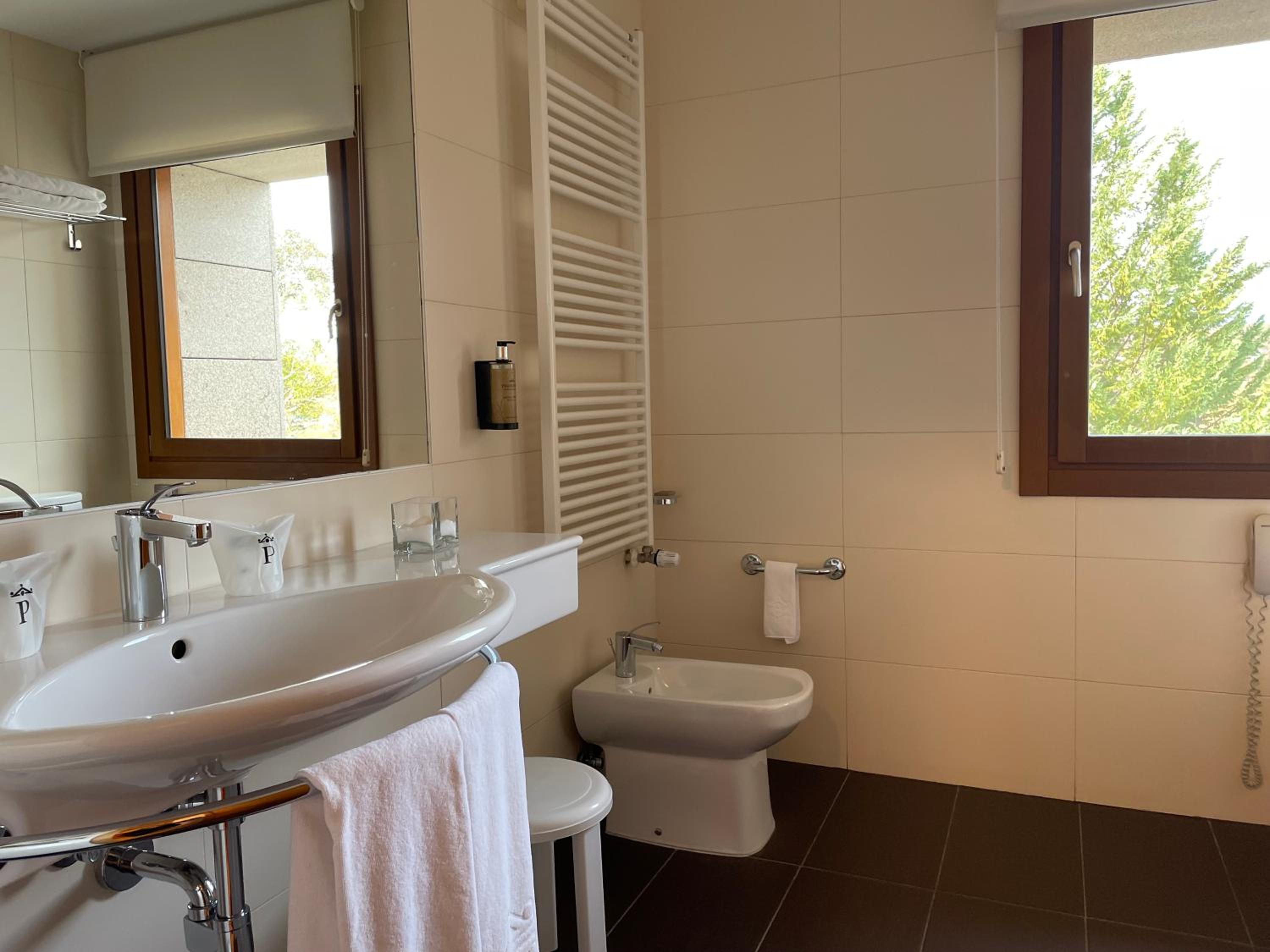 Standard Double Room - Photo 7