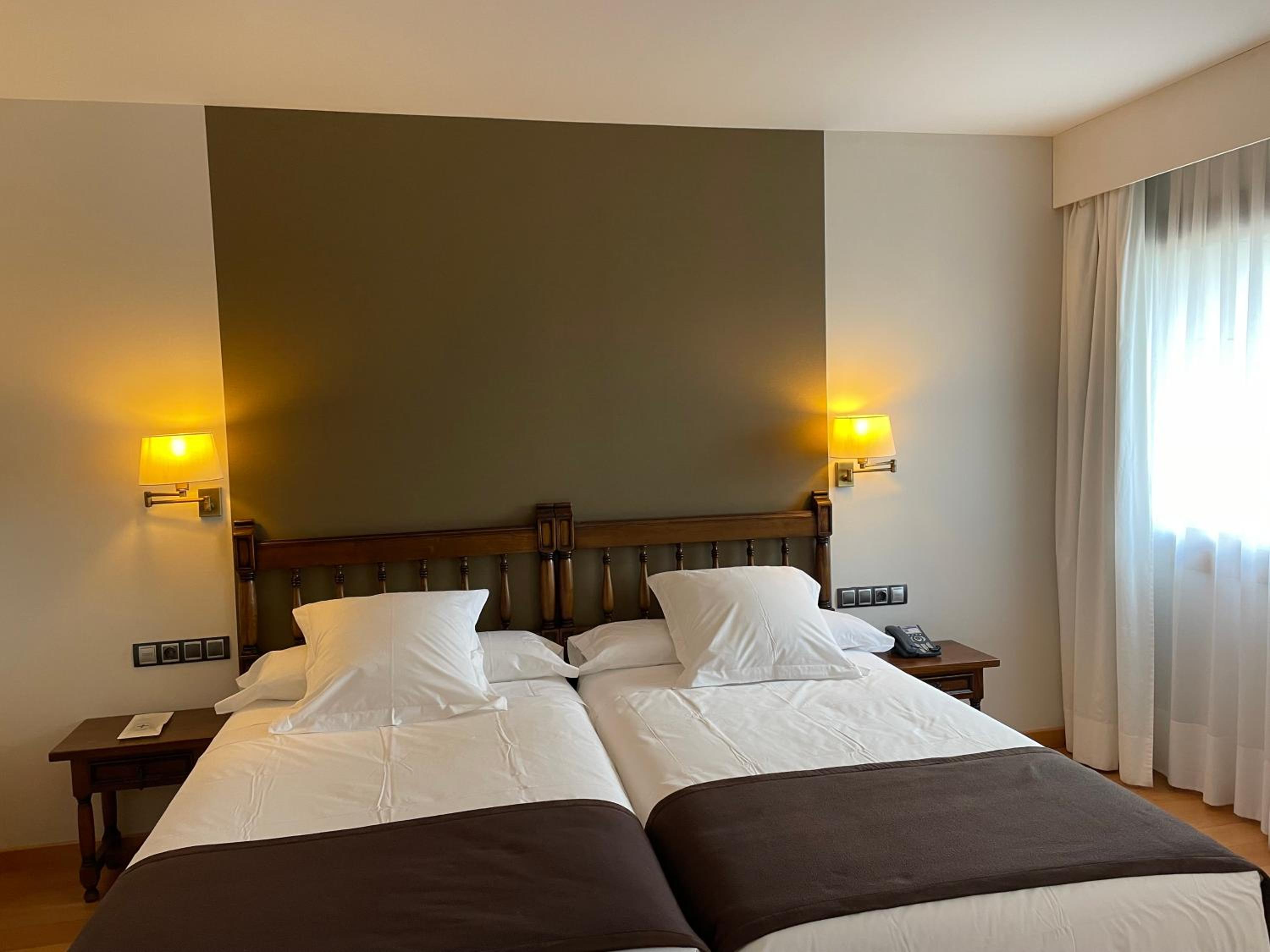 Standard Double Room - Photo 8