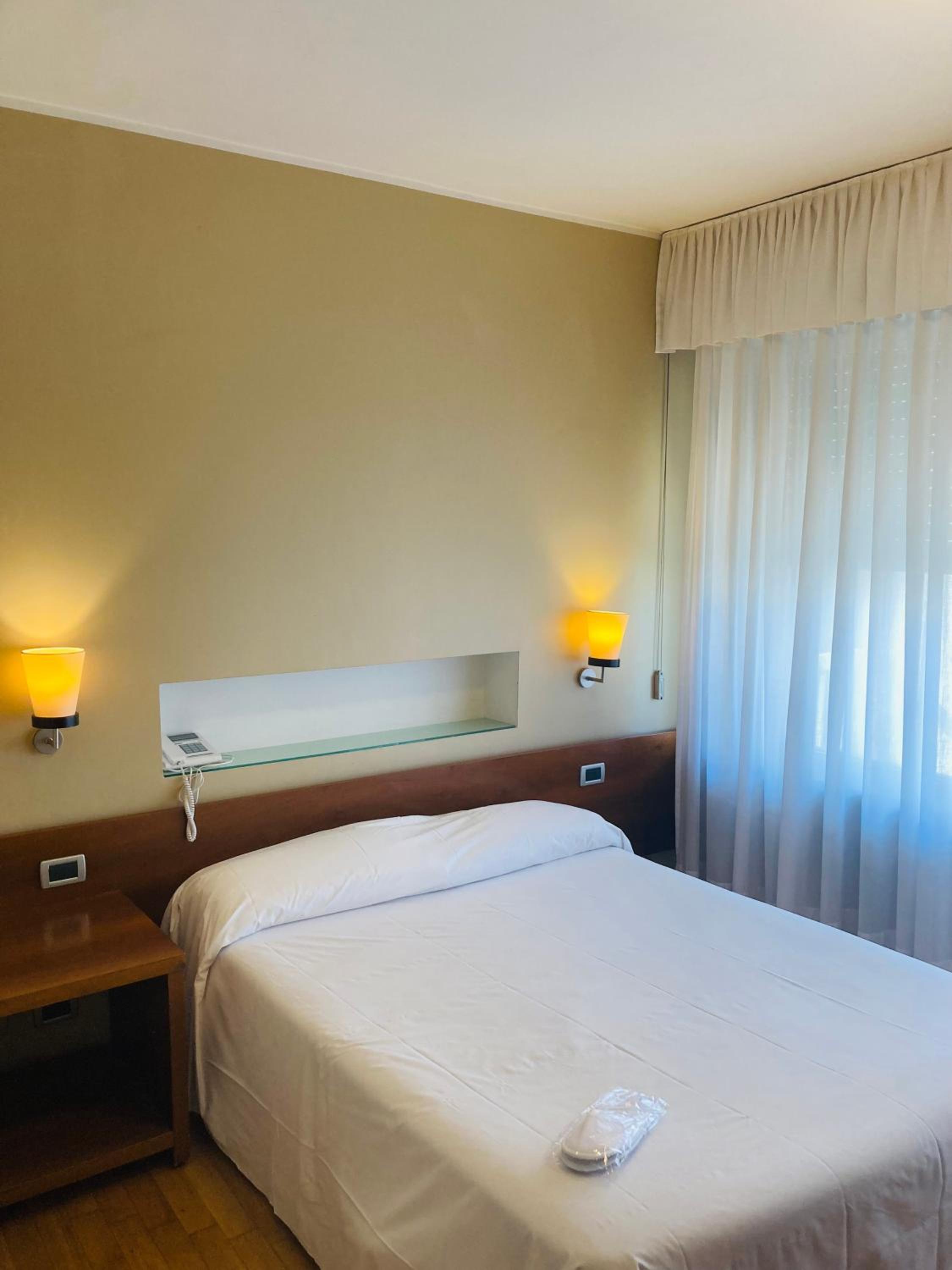 Double Room - Photo 2
