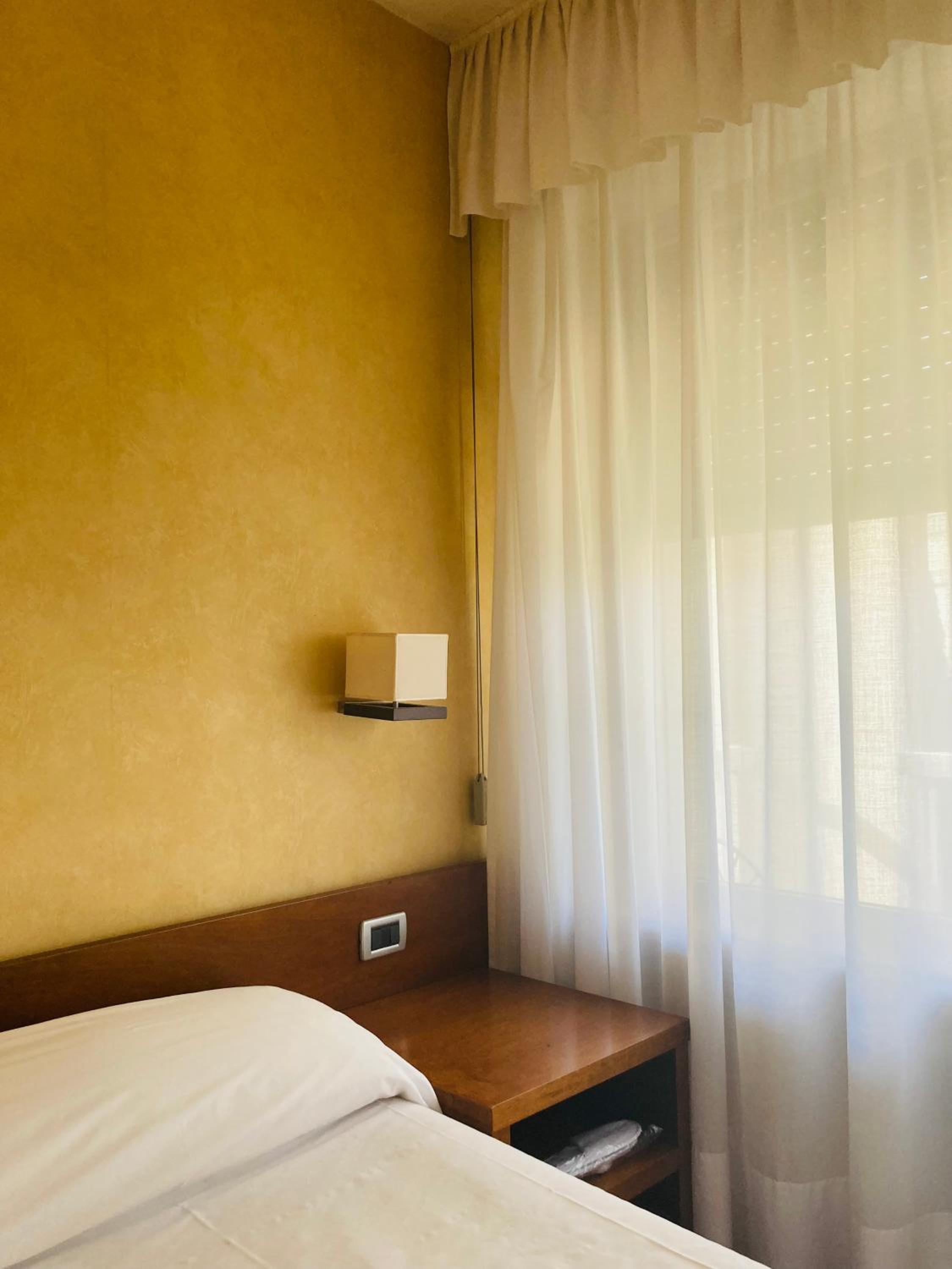 Double Room - Photo 6