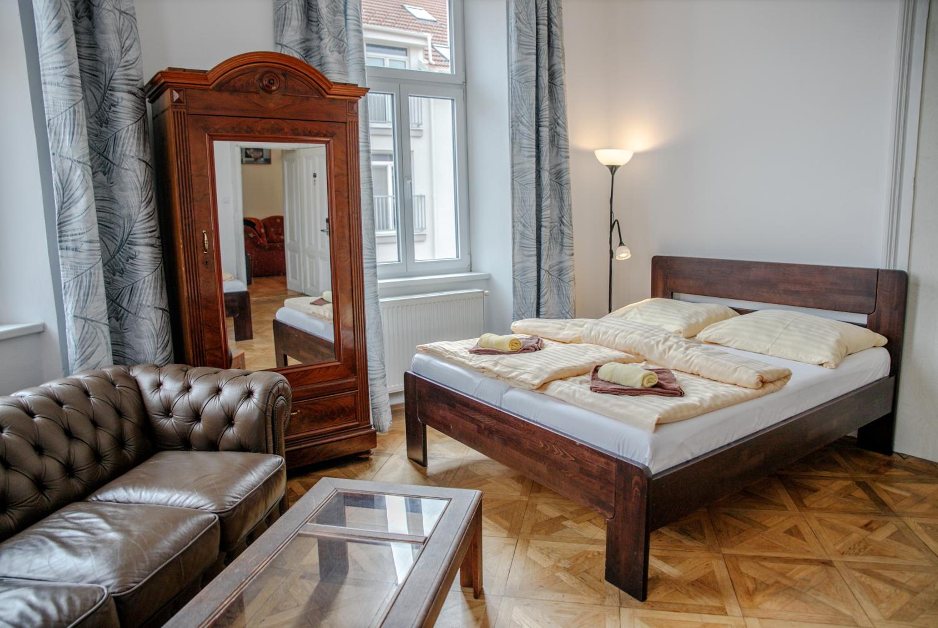 Quadruple Room with Shared Bathroom photo 3
