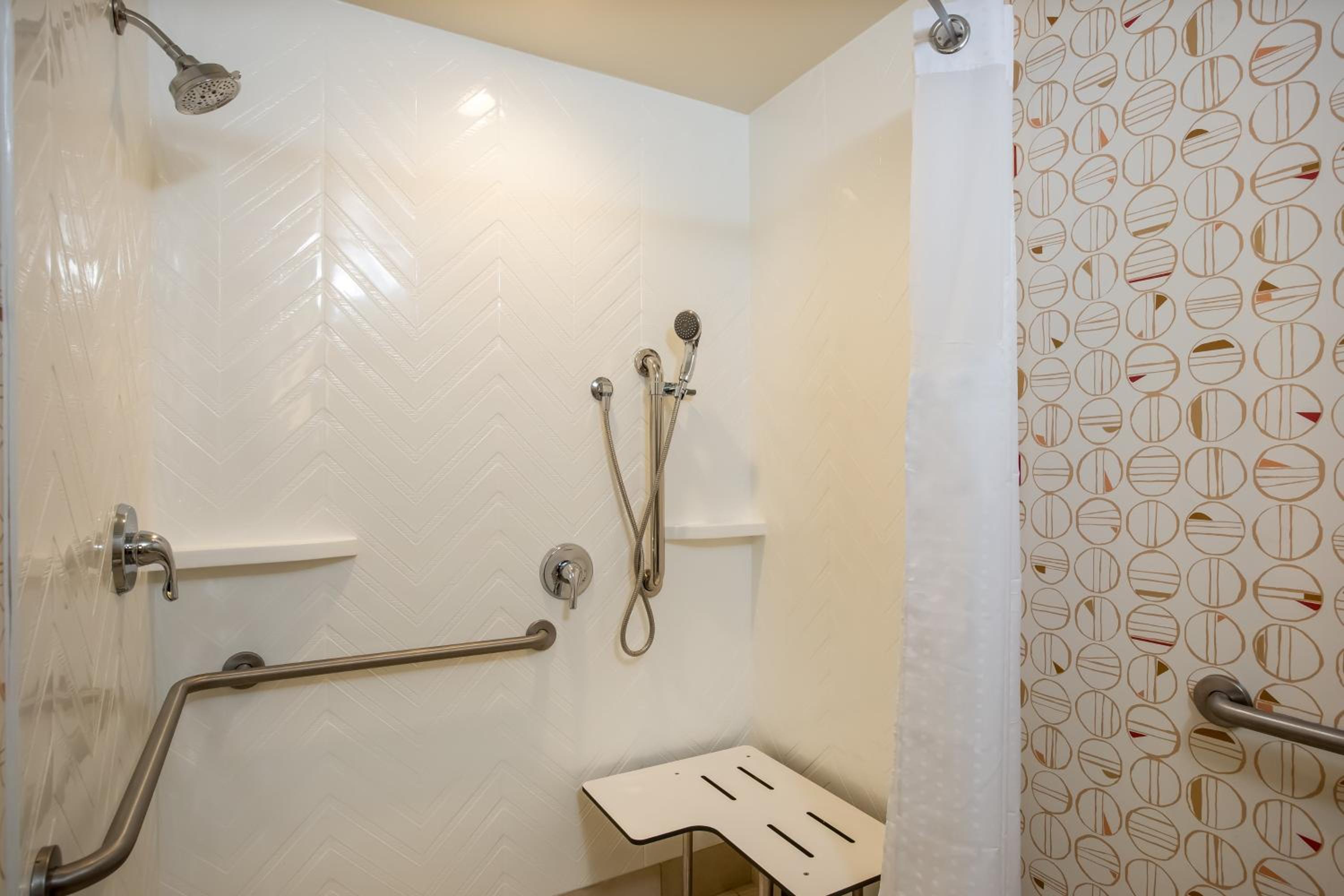 Queen Room with Two Queen Beds - Disability Access with Roll In Shower - Photo 5
