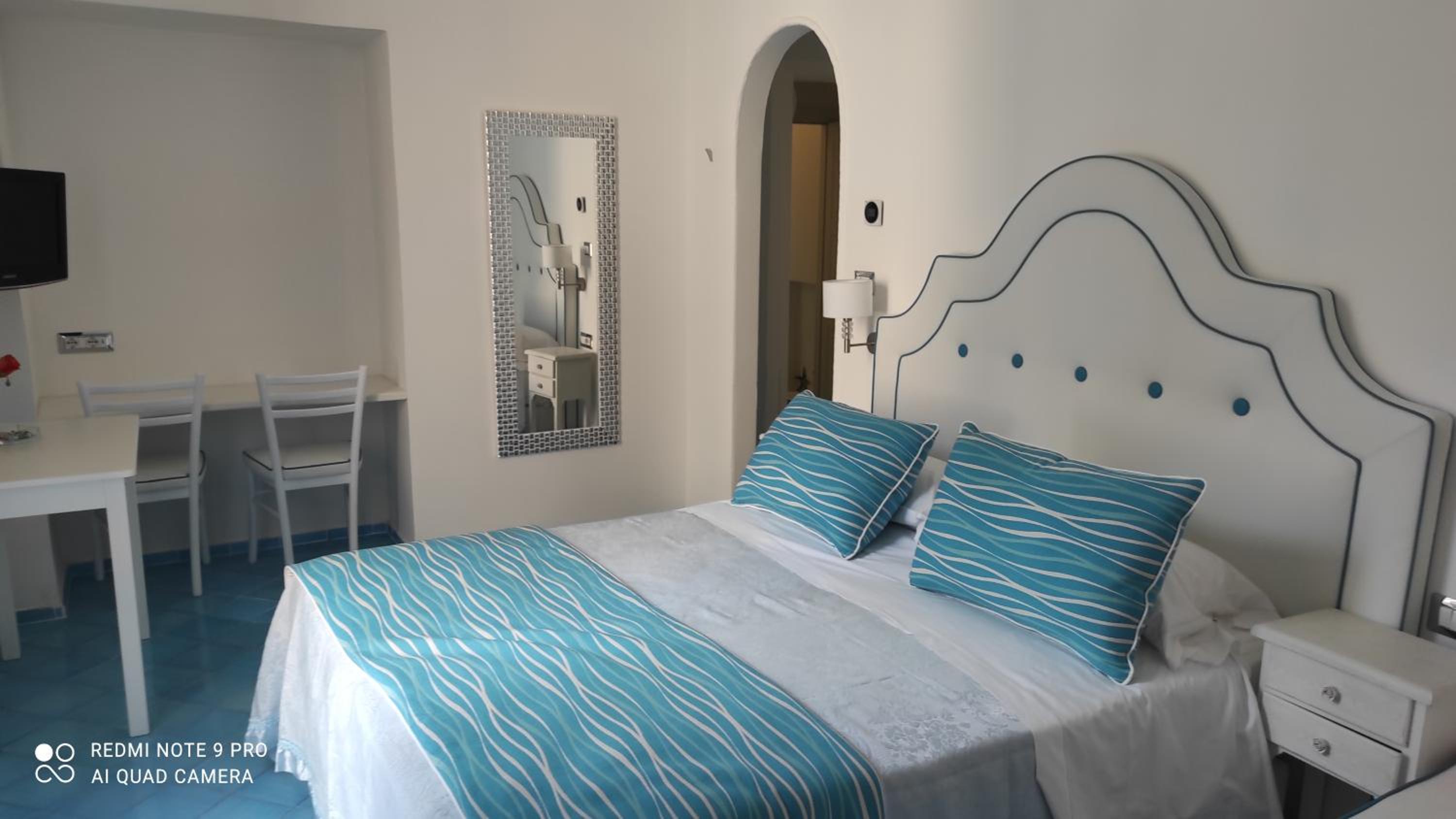 Double or Twin Room with View - Photo 6