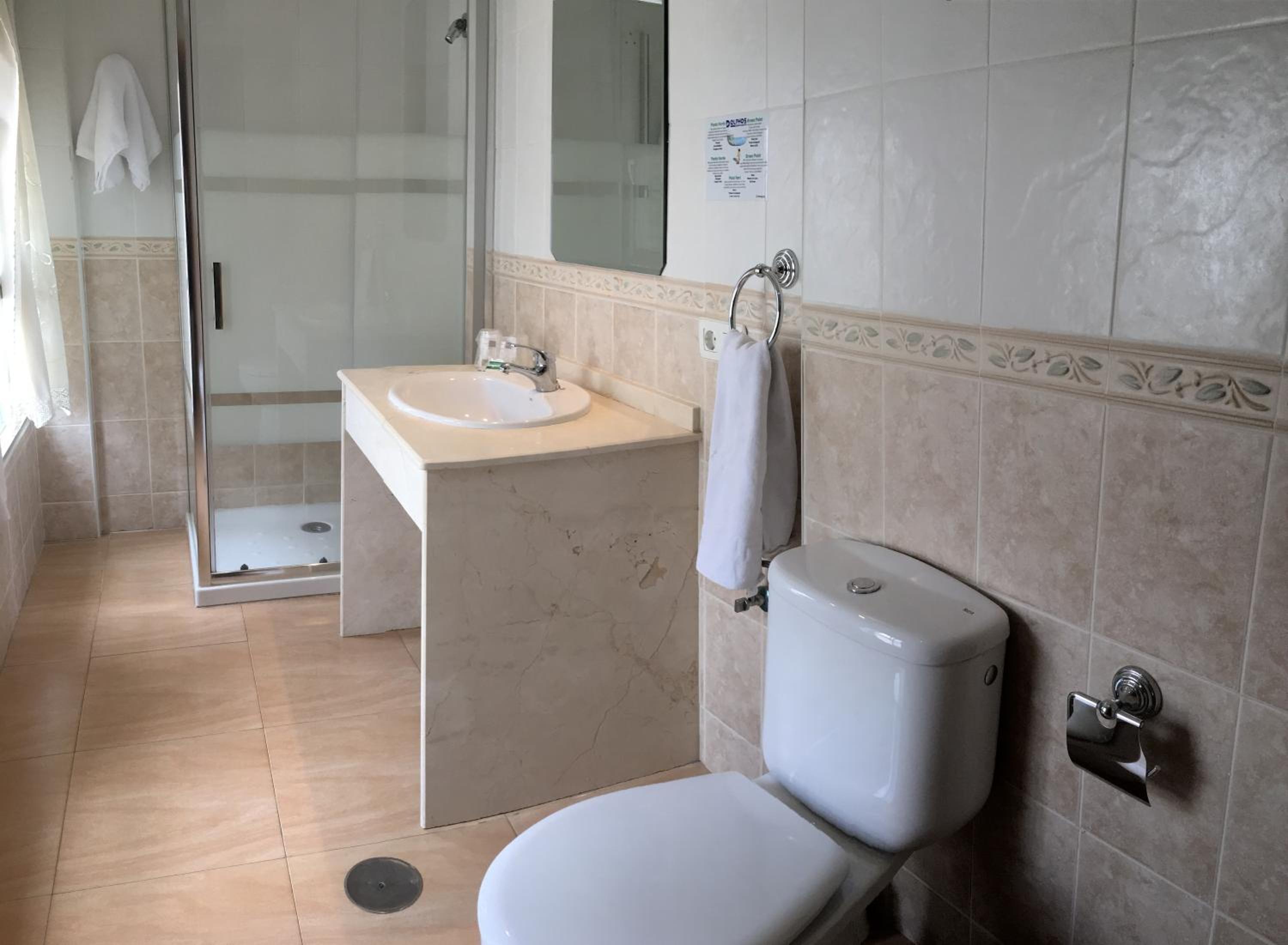 Double or Twin Room - Photo 11
