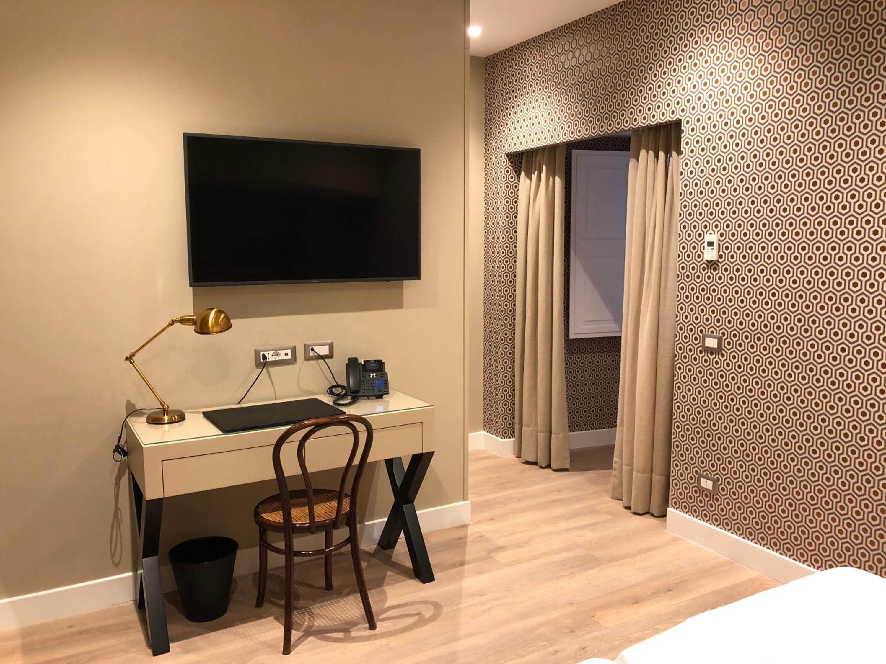 Deluxe Triple Room photo 2