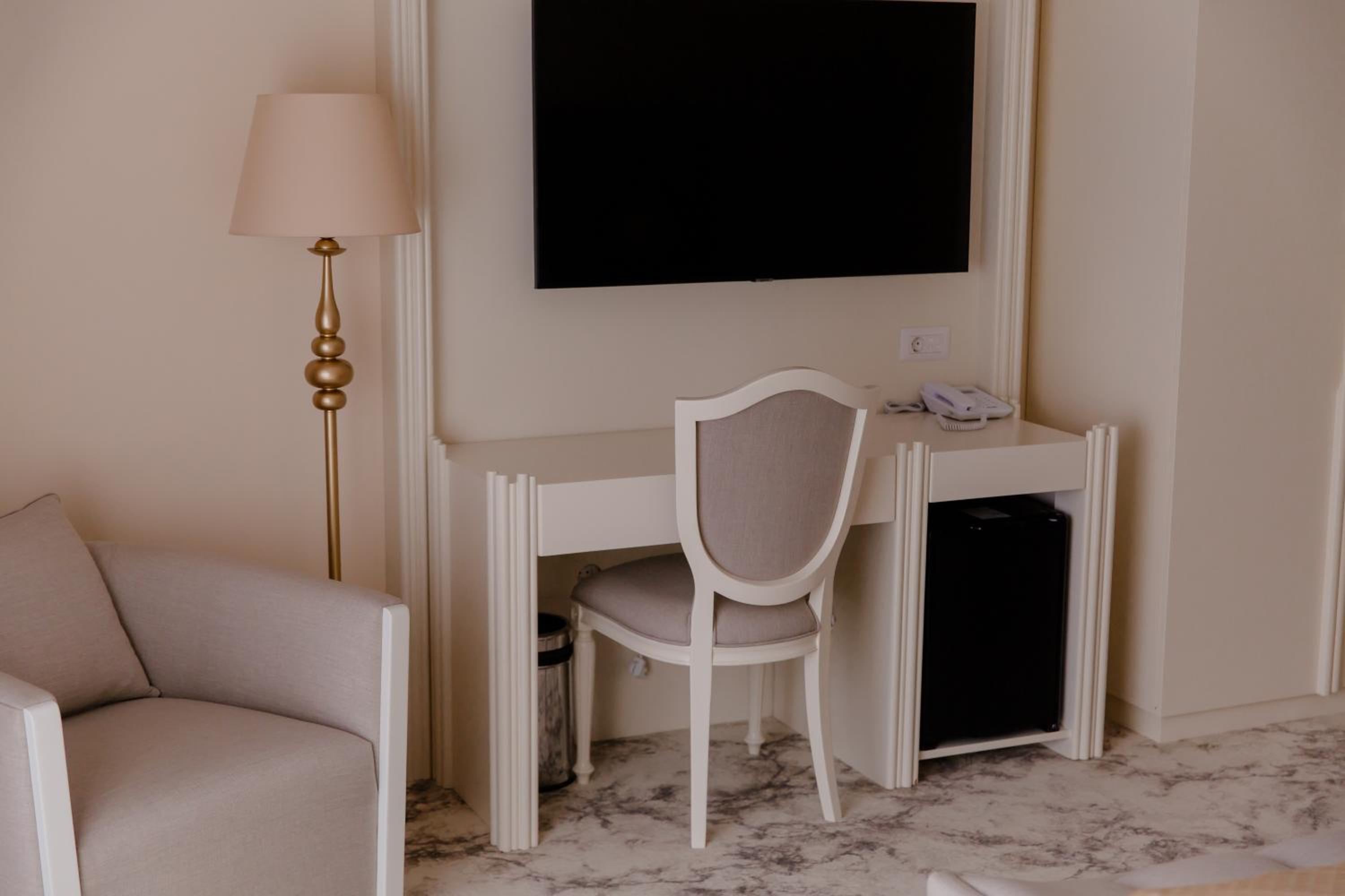 Deluxe Room - Photo 1