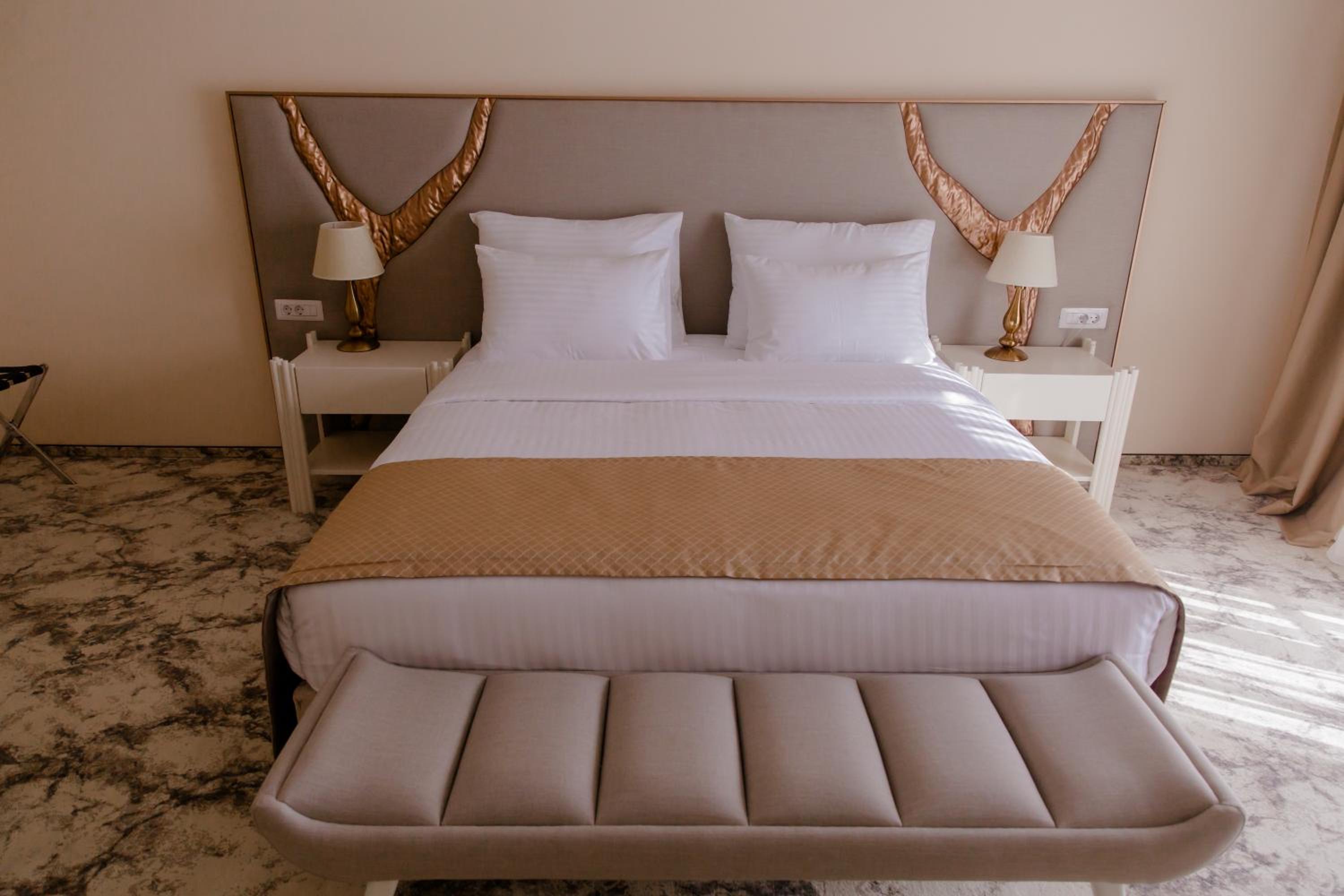 Deluxe Room - Photo 11
