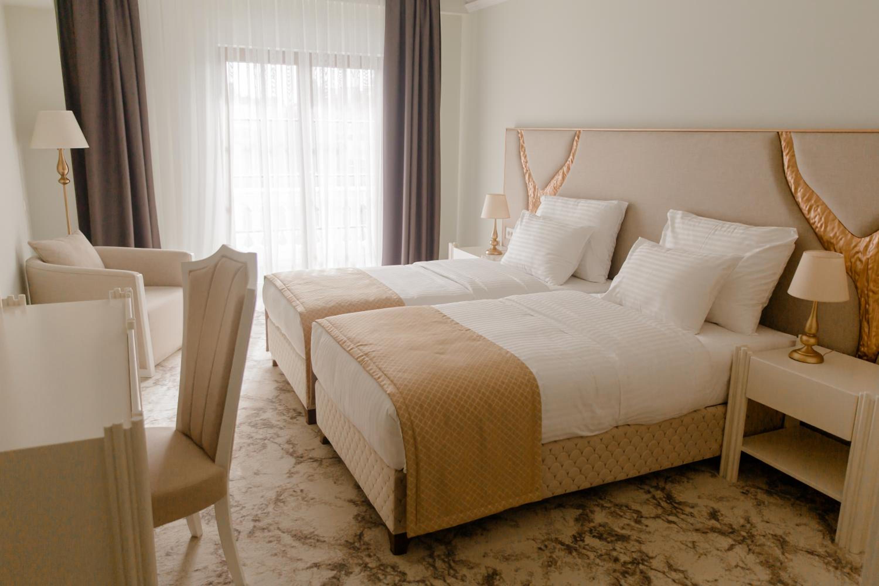 Deluxe Twin Room - Photo 3