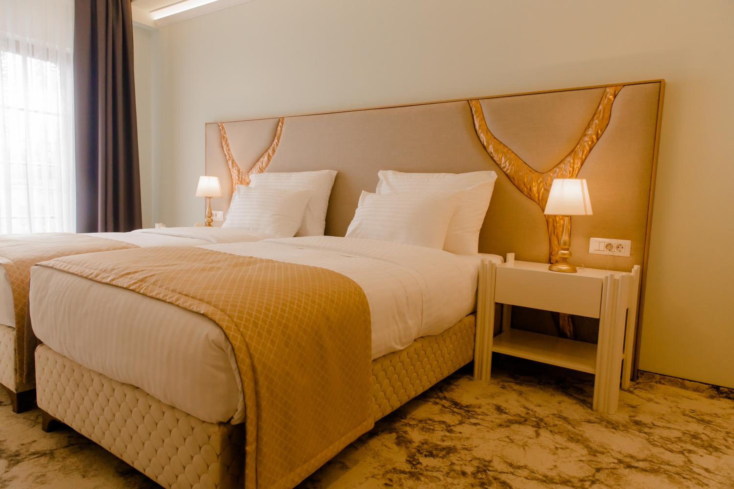 Deluxe Twin Room - Photo 2