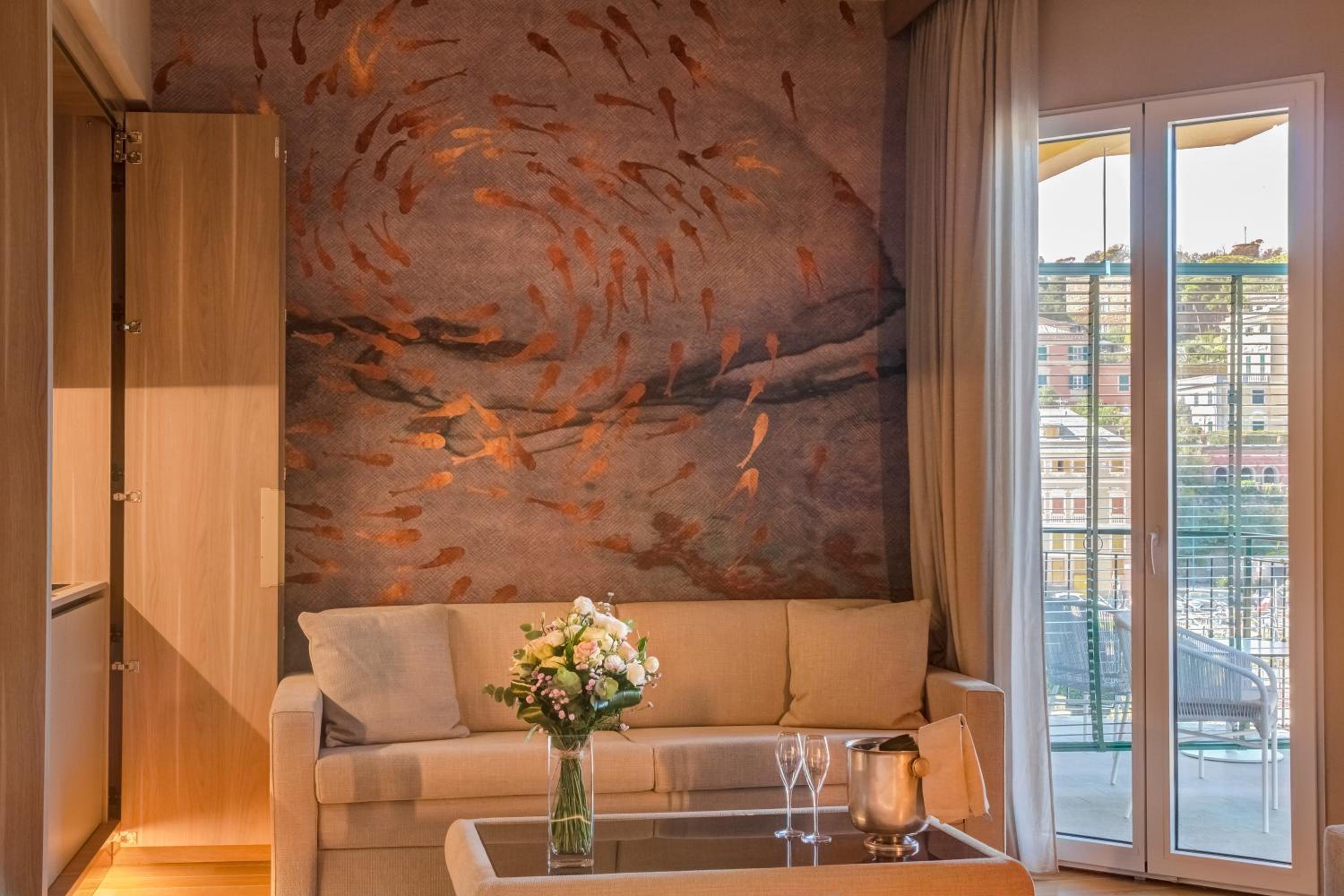Junior Suite with Balcony - Photo 2