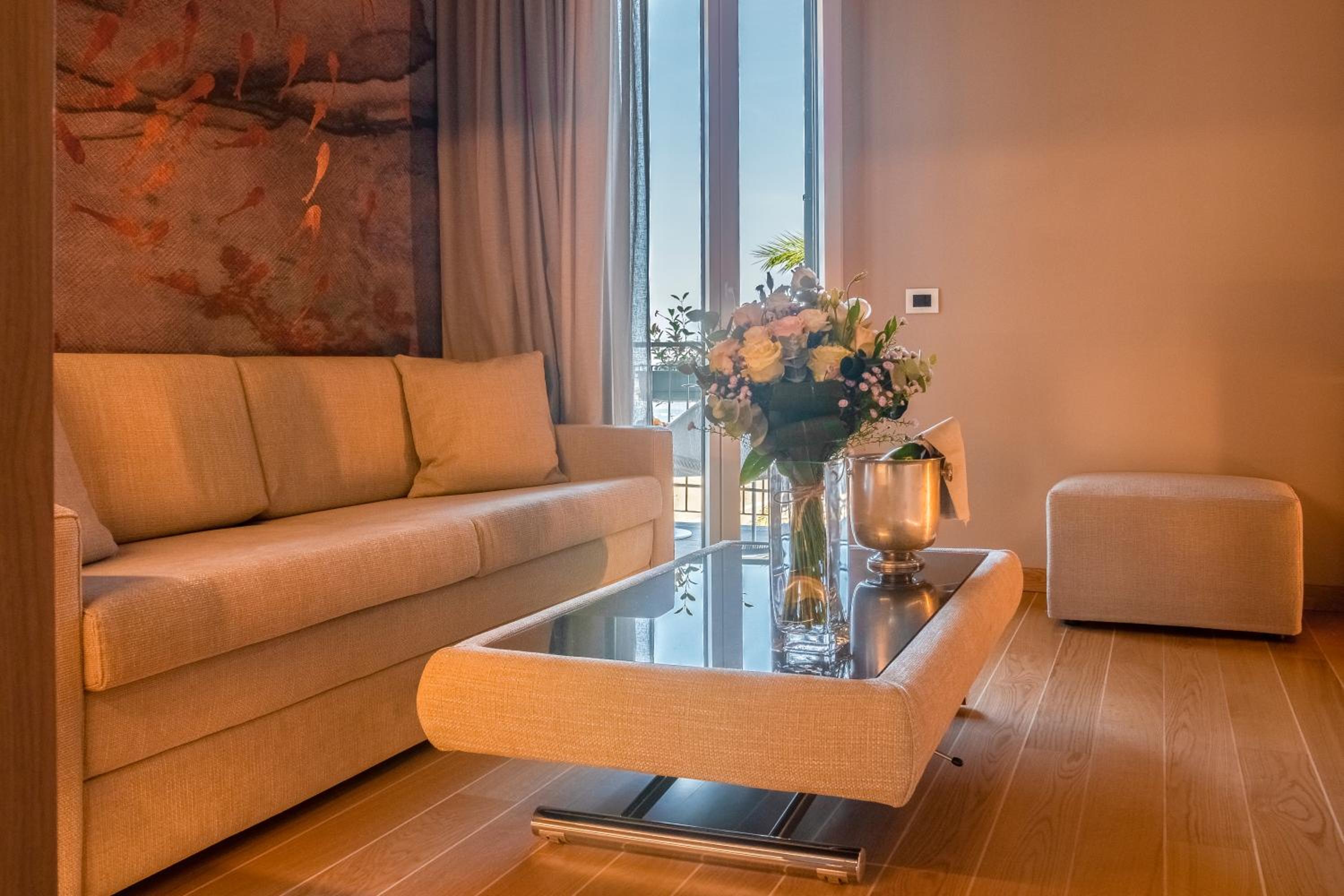 Junior Suite with Balcony - Photo 3