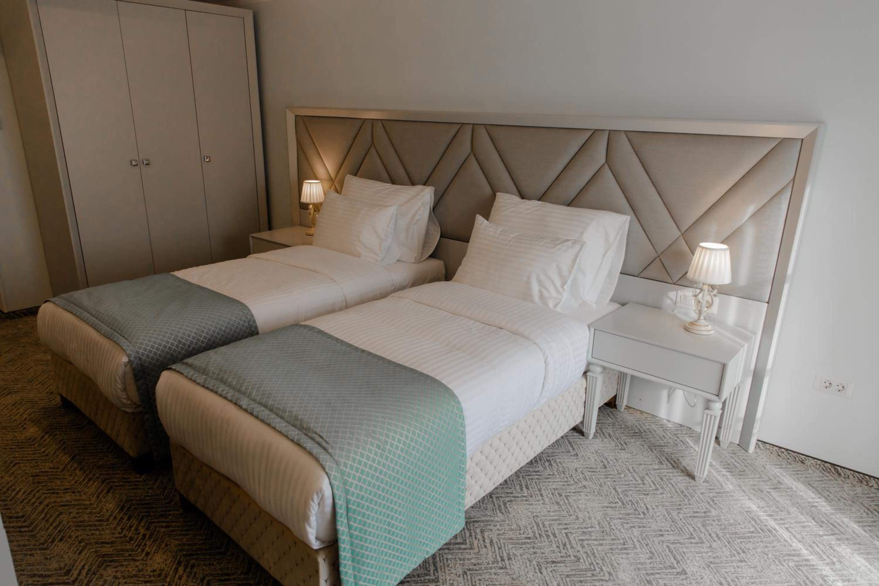Deluxe Twin Room photo 2