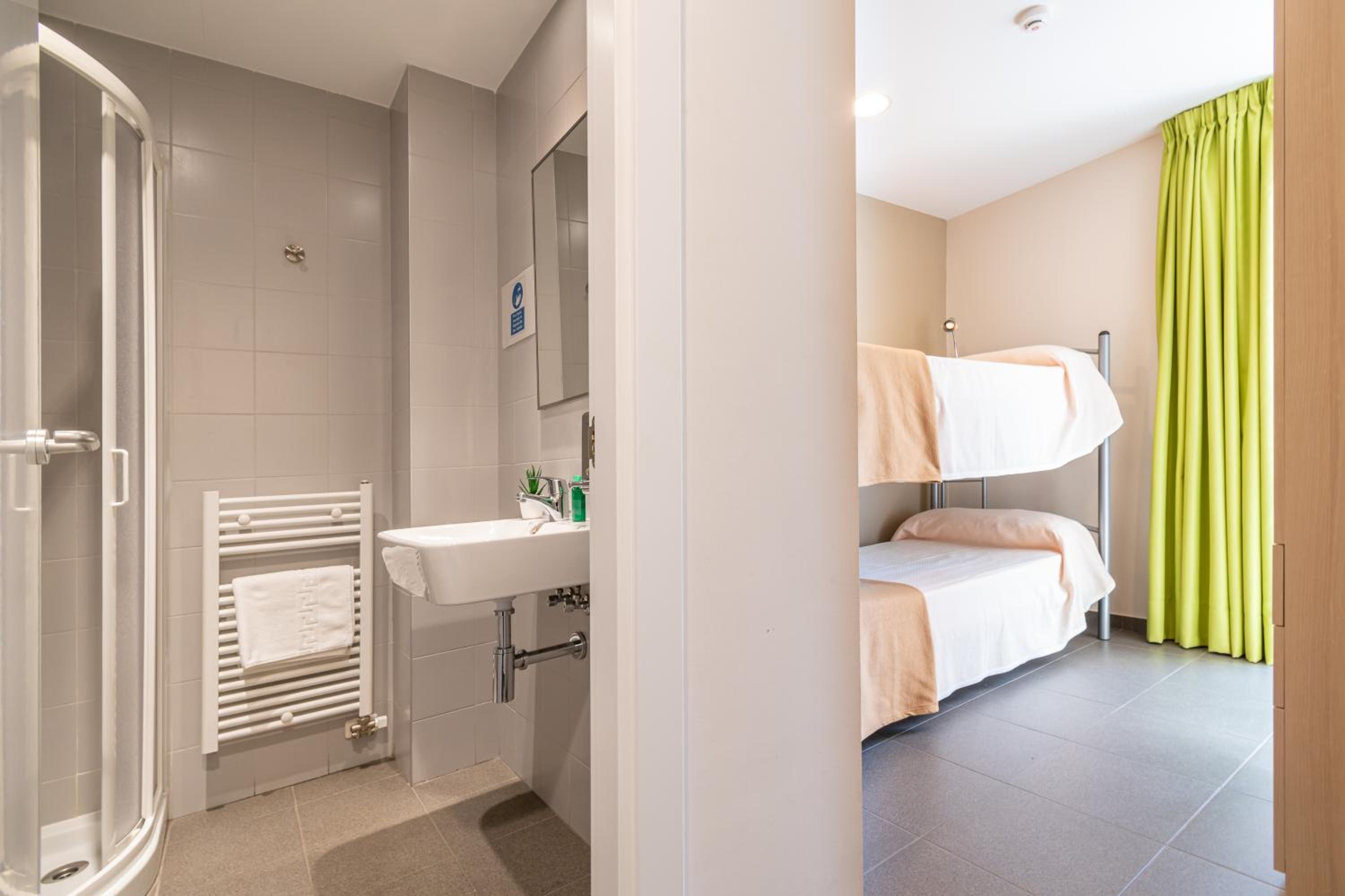 Double Room with Private Bathroom photo 3