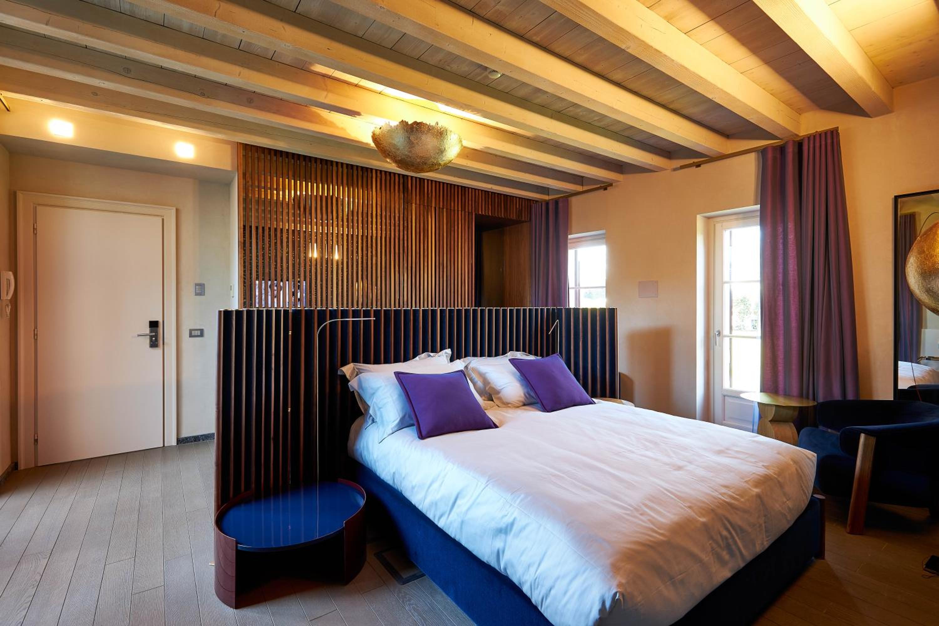 Deluxe King Room photo 2