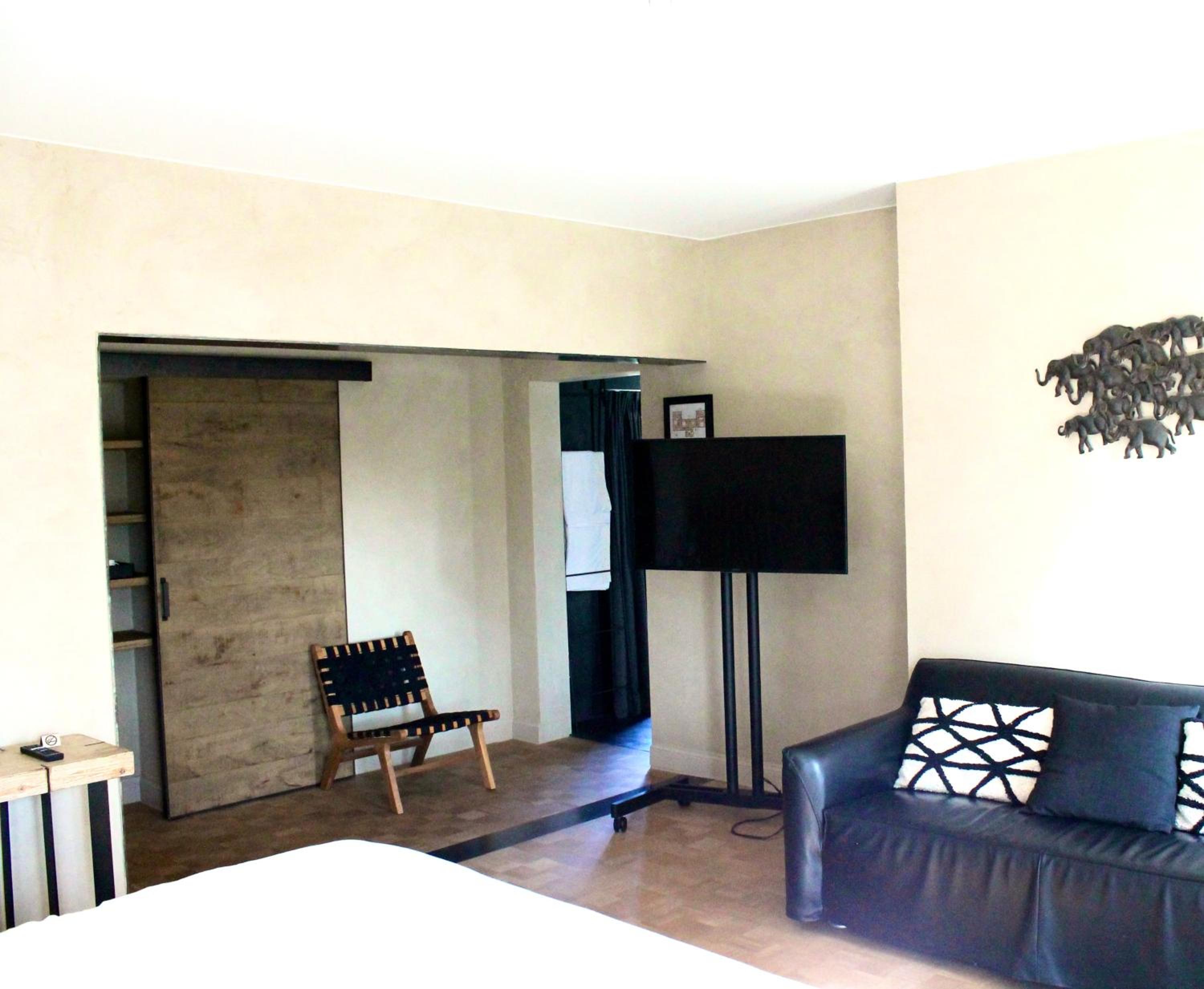 Deluxe Suite - Photo 3