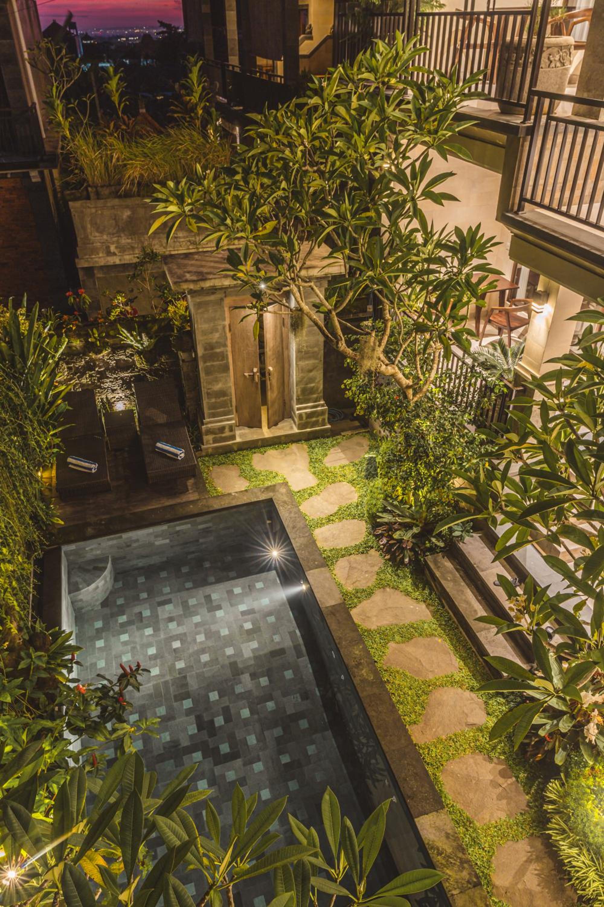 Double Room with Pool View - Photo 21