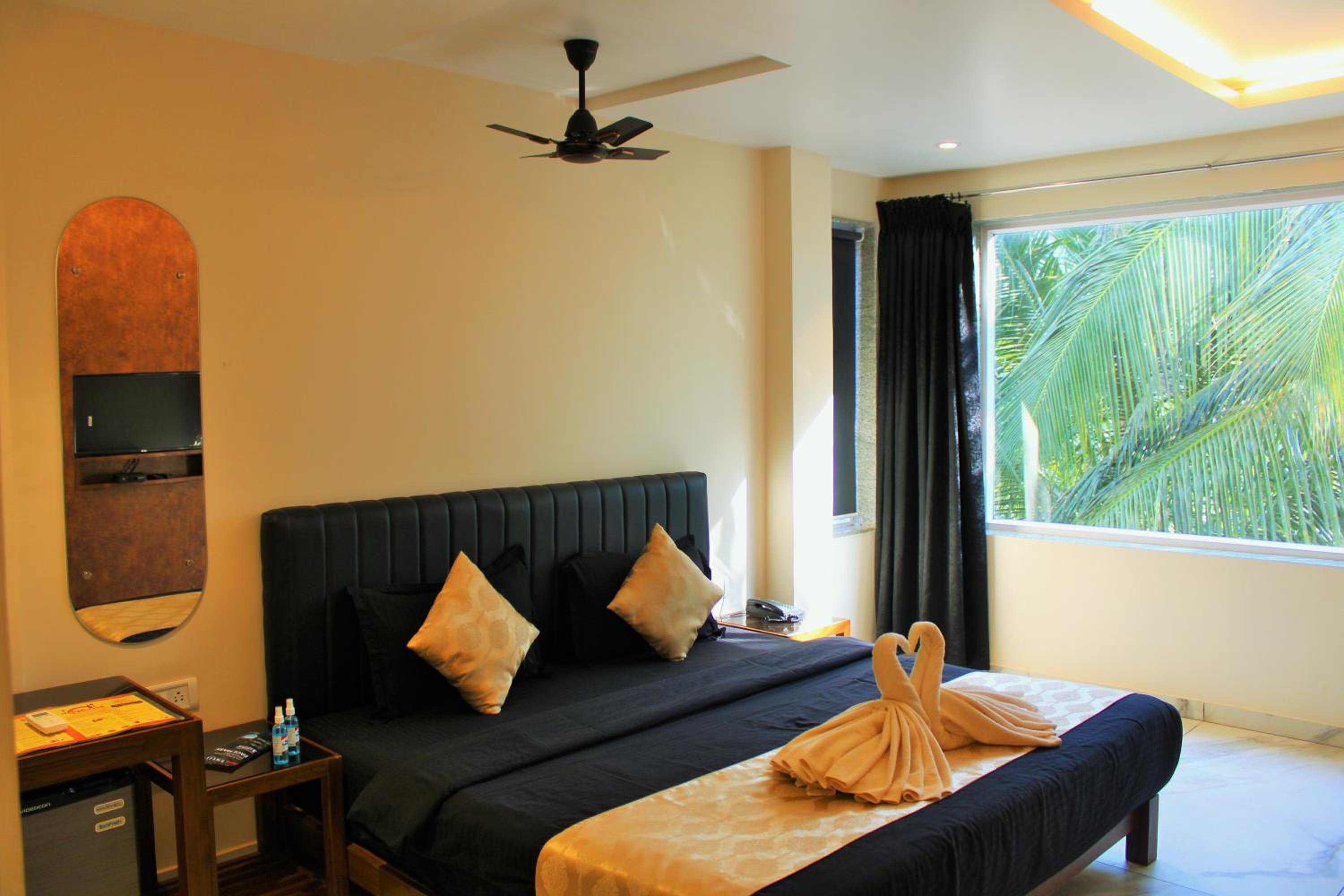 Deluxe Room - Photo 3
