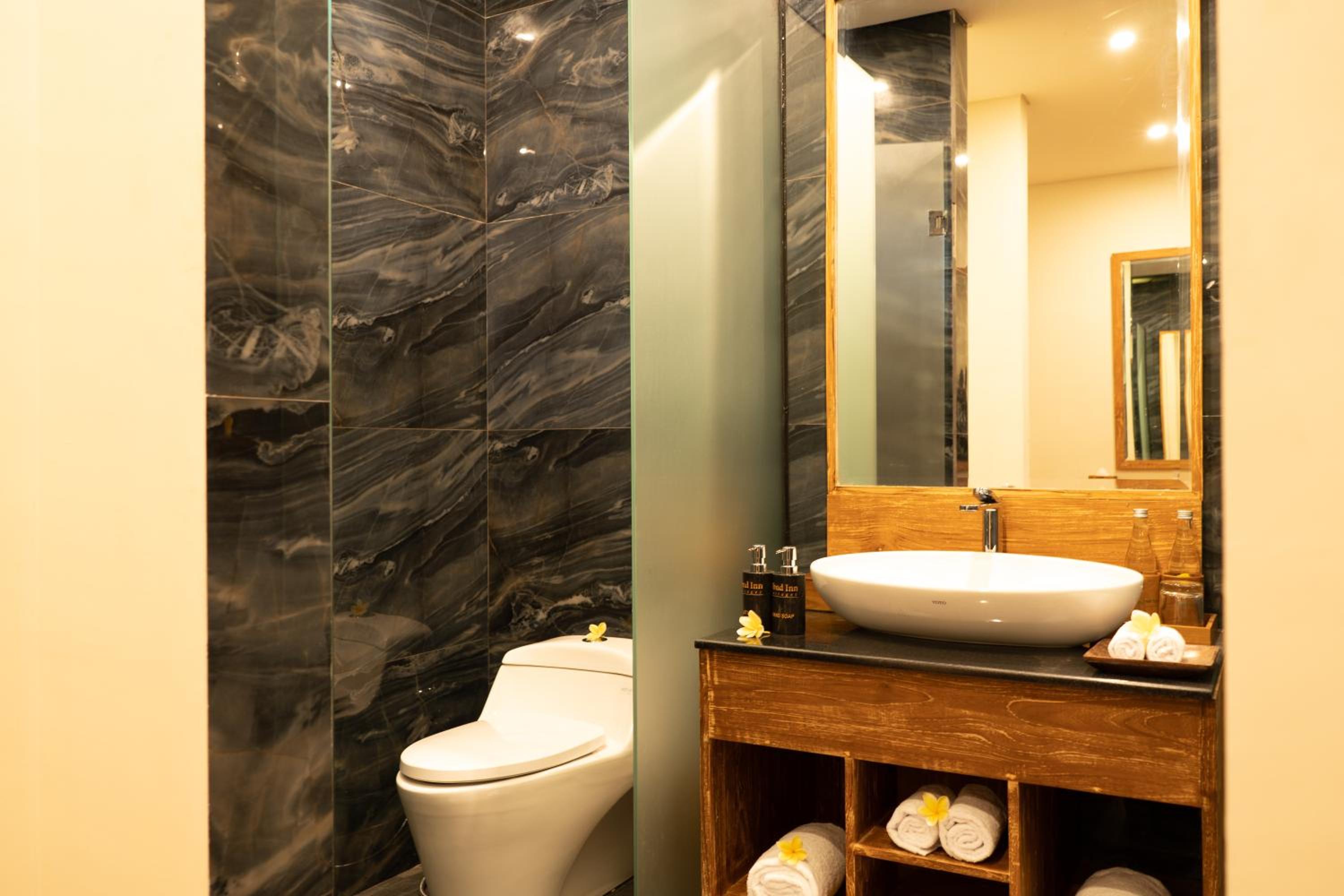 Suite - Photo 7