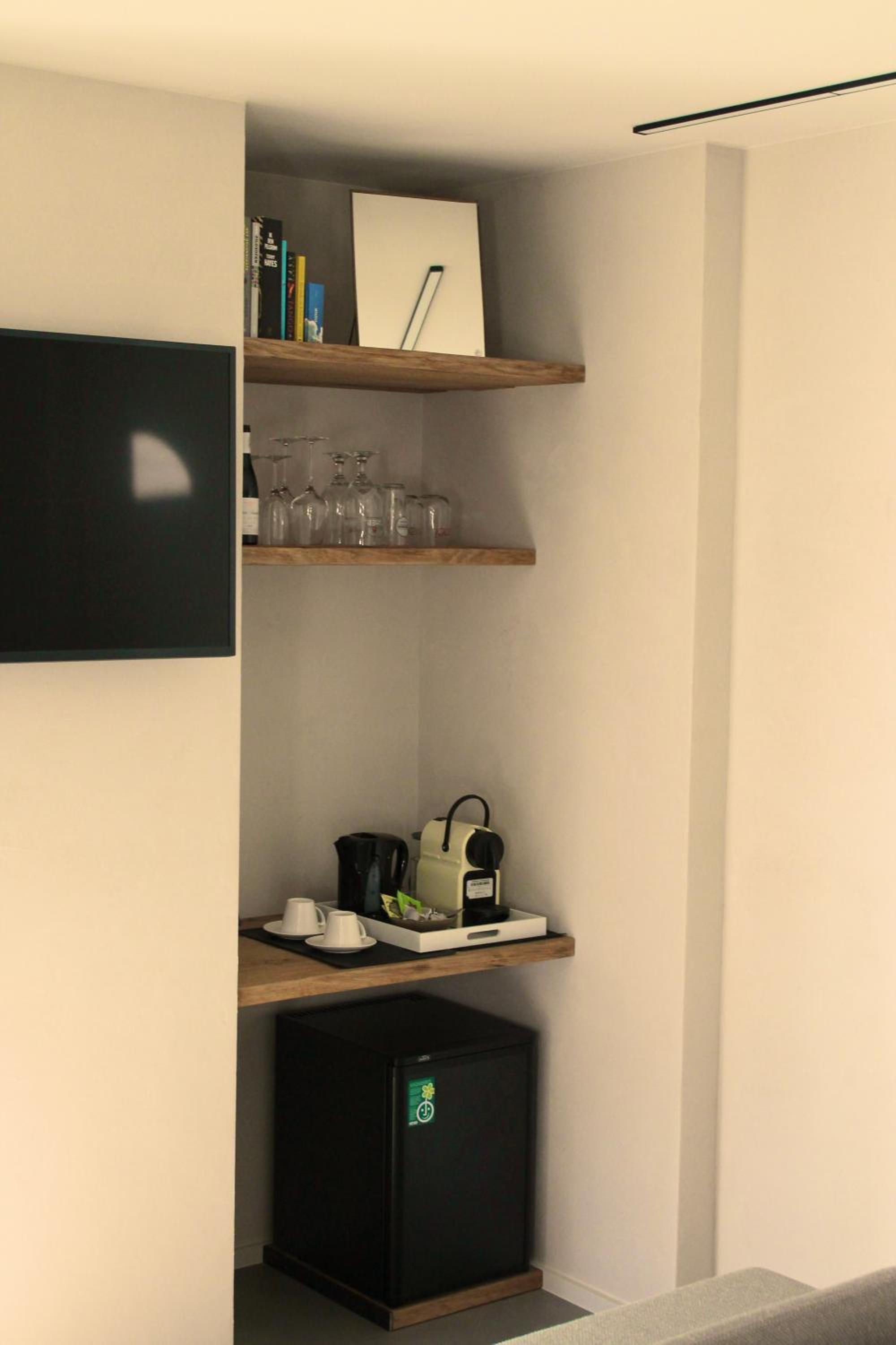 Deluxe King Room - Photo 3