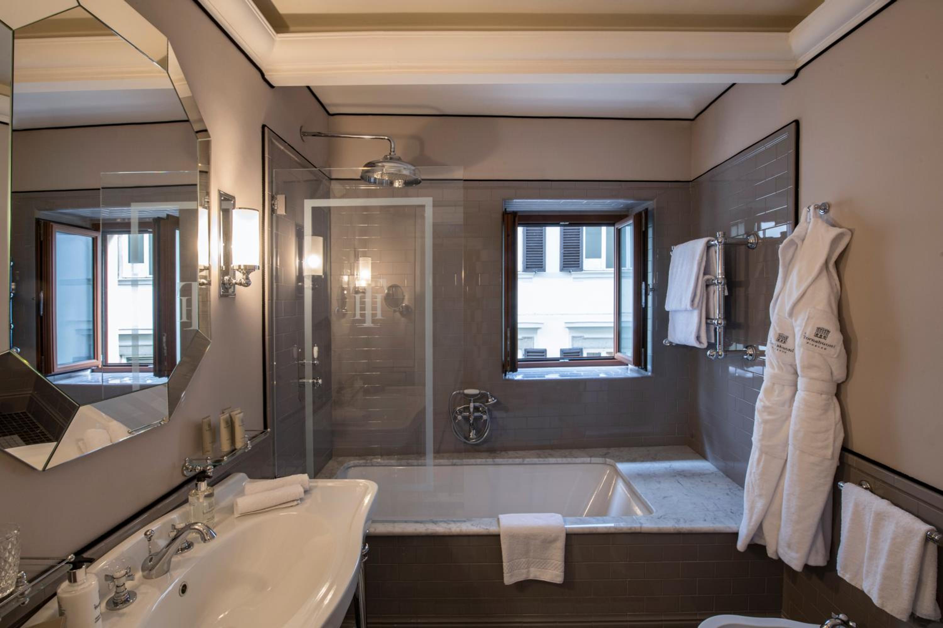 Junior King Suite - Photo 8