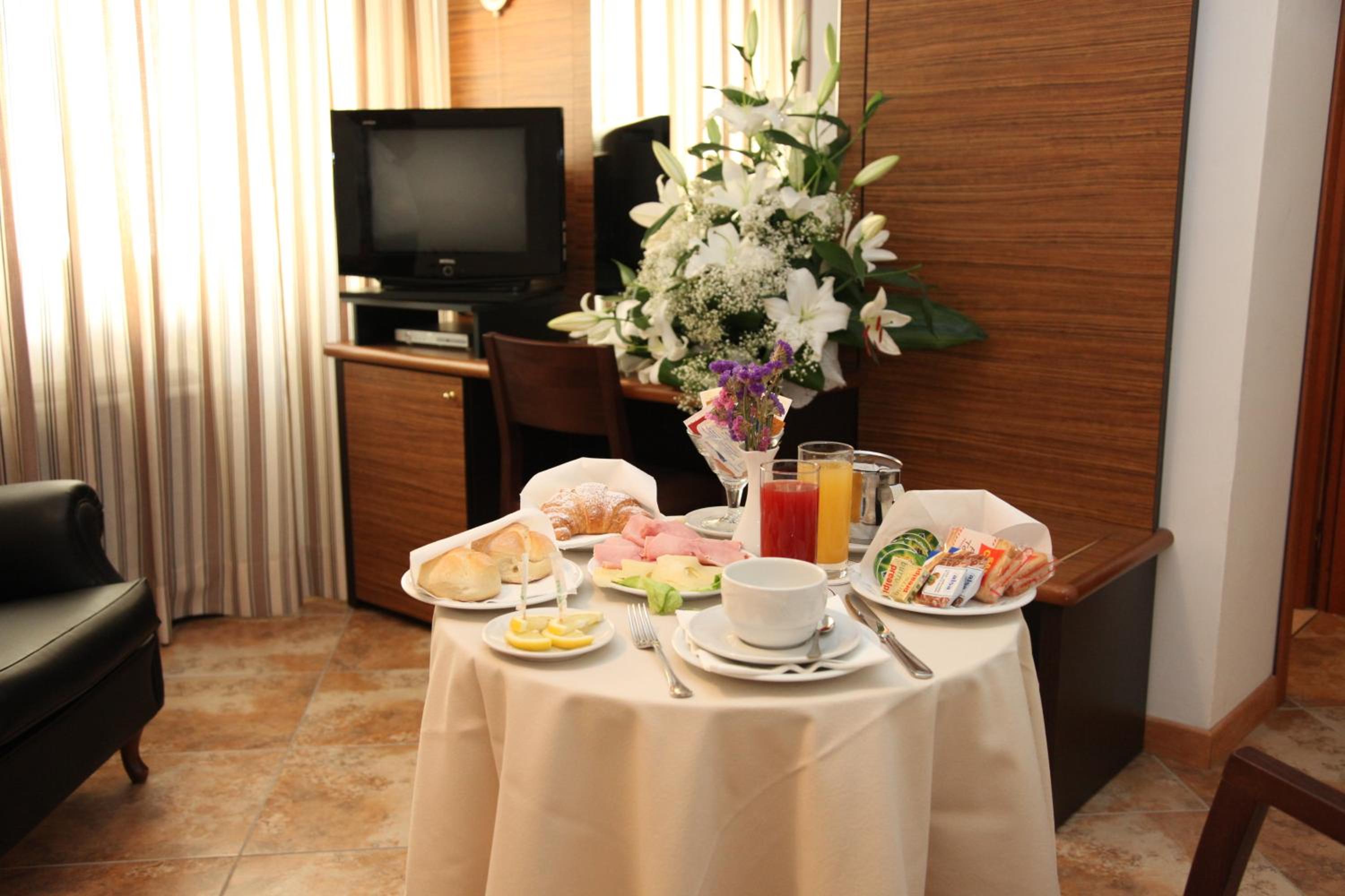 Double or Twin Room - Photo 4
