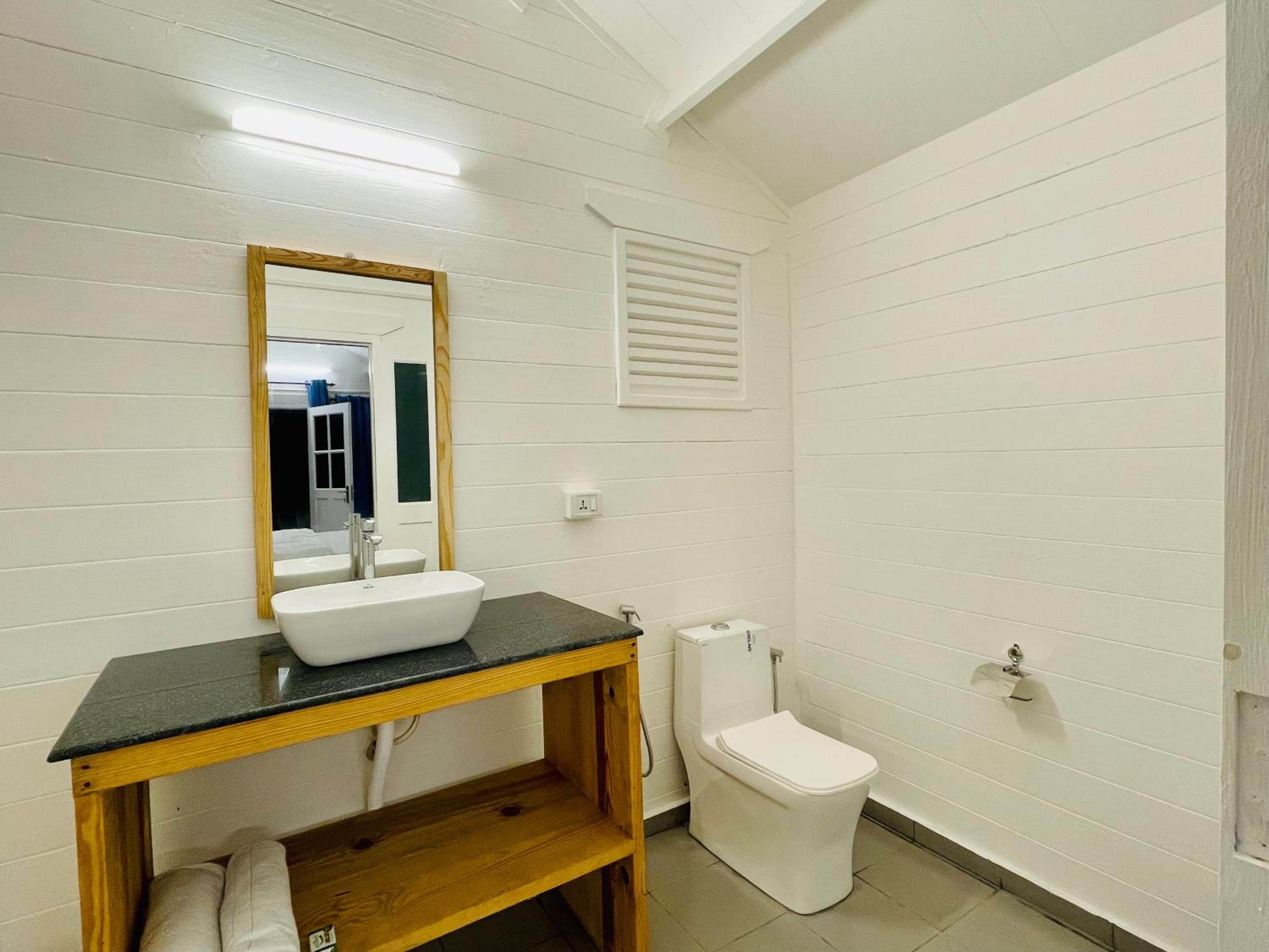 Superior Suite with Sea View - Photo 4